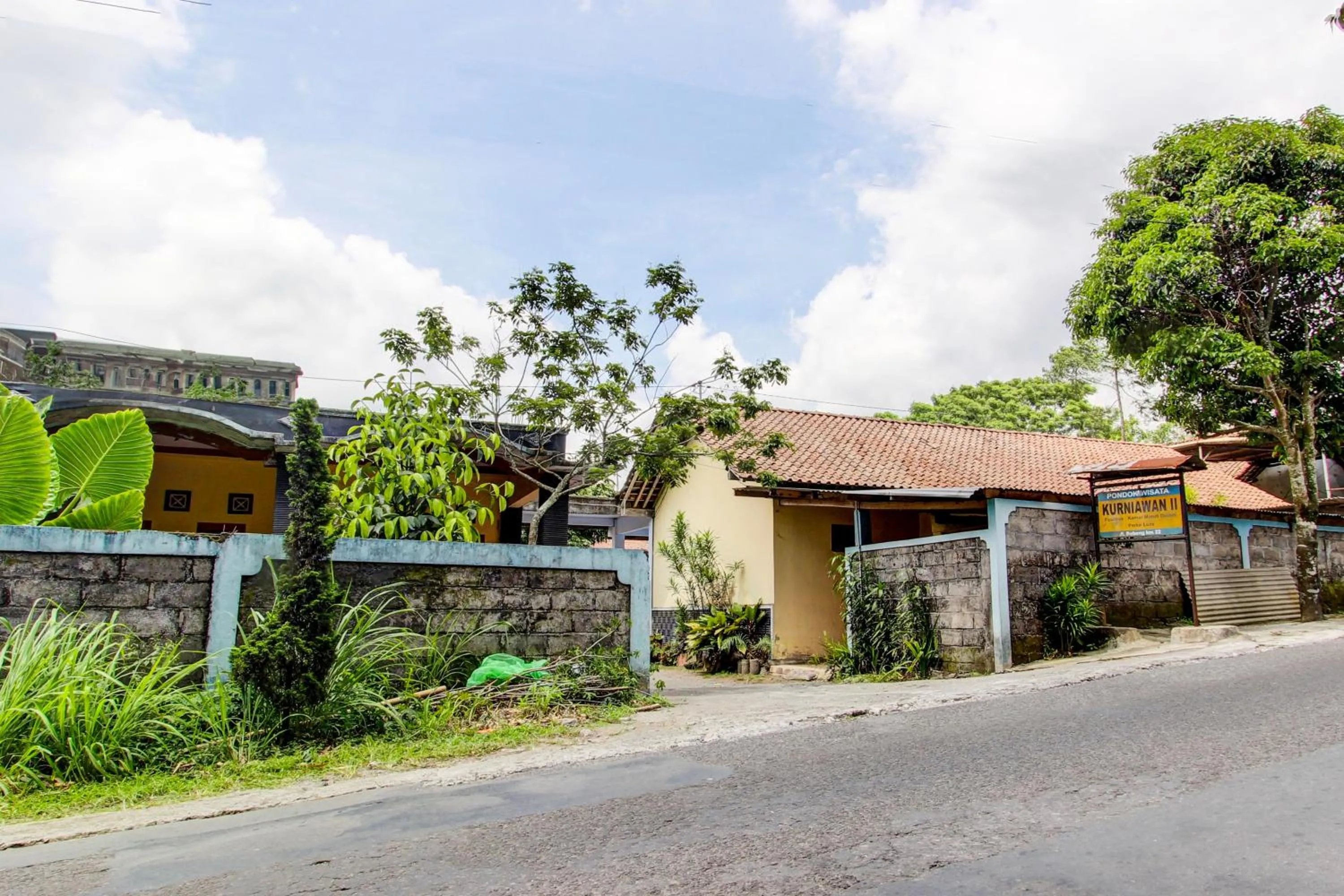 Facade/entrance in Hotel O Pondok Wisata Kurniawan 2NearWonogondang Camp ( Bumi Perkemahan Wonogondang )