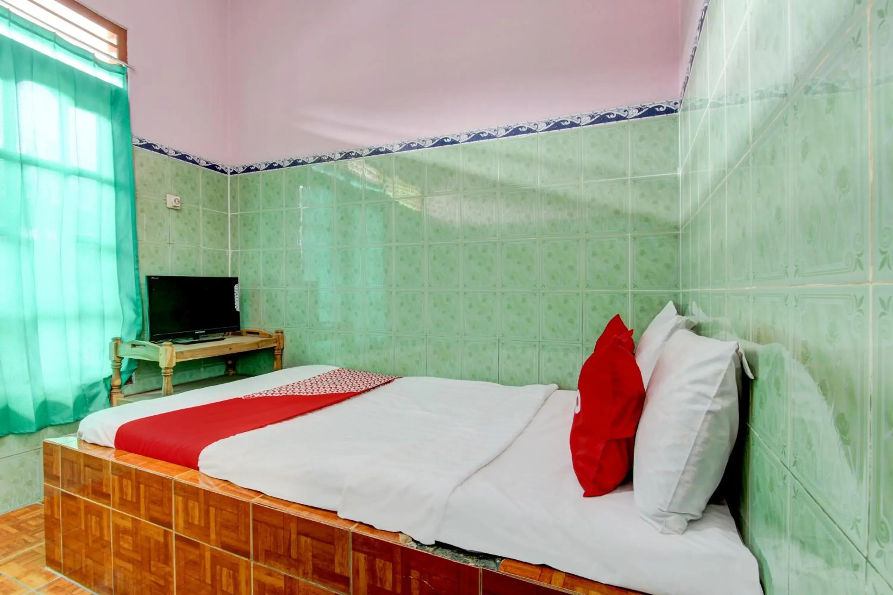 Standard Double Room in Hotel O Pondok Wisata Kurniawan 2NearWonogondang Camp ( Bumi Perkemahan Wonogondang ) Standard Double Room in Hotel O Pondok Wisata Kurniawan 2NearWonogondang Camp ( Bumi Perkemahan Wonogondang )