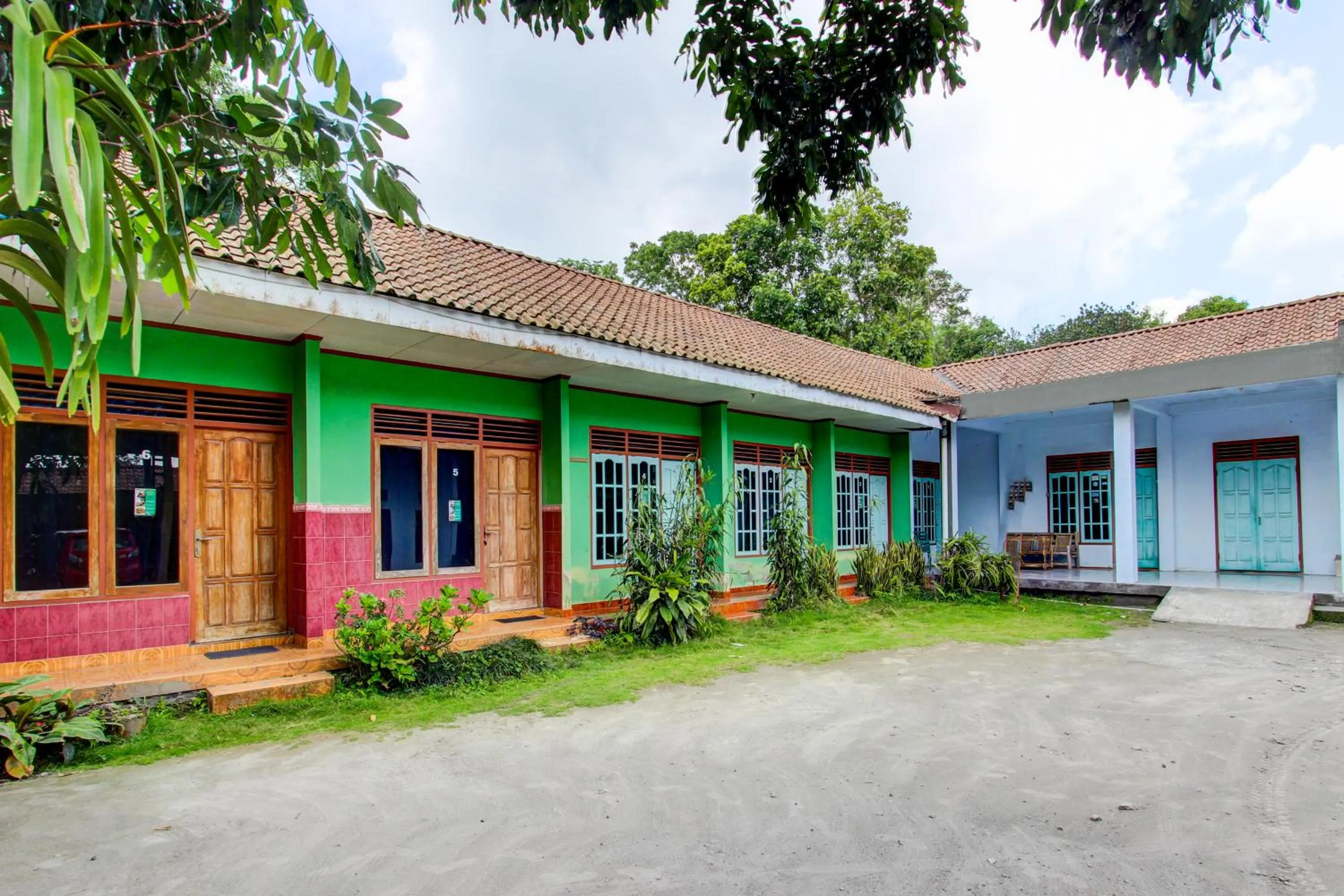 Hotel O Pondok Wisata Kurniawan 2NearWonogondang Camp ( Bumi Perkemahan Wonogondang )