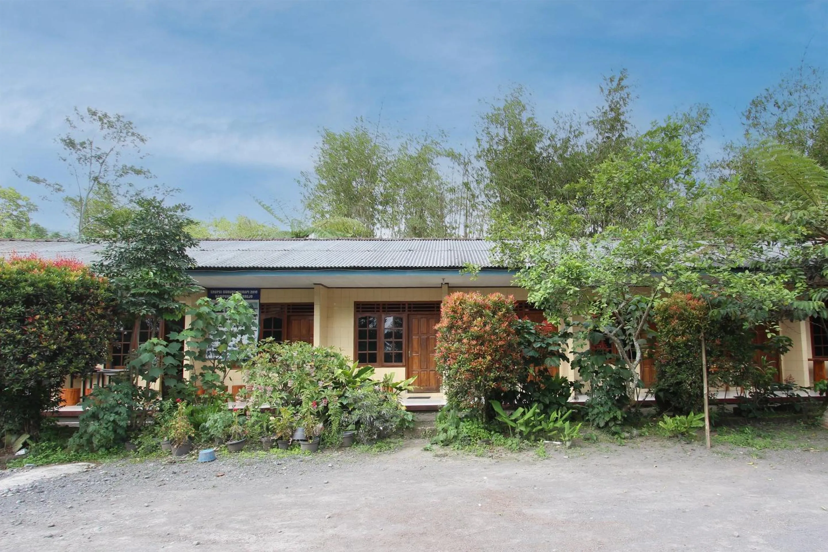 Facade/entrance in Hotel O Pondok Wisata Sri MulyoNearSultan Agung Stadium Bantul
