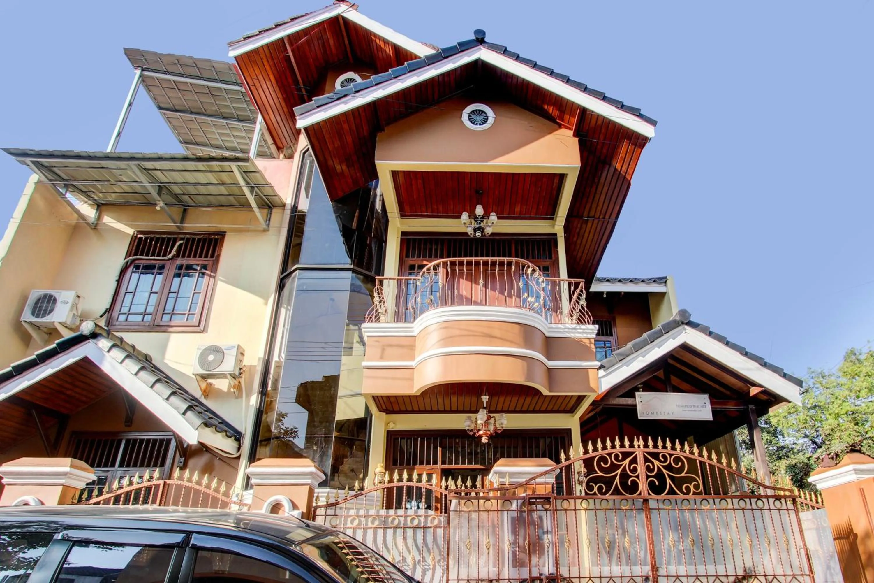 Facade/entrance in Hotel O Griya Pius Syariah Malioboro