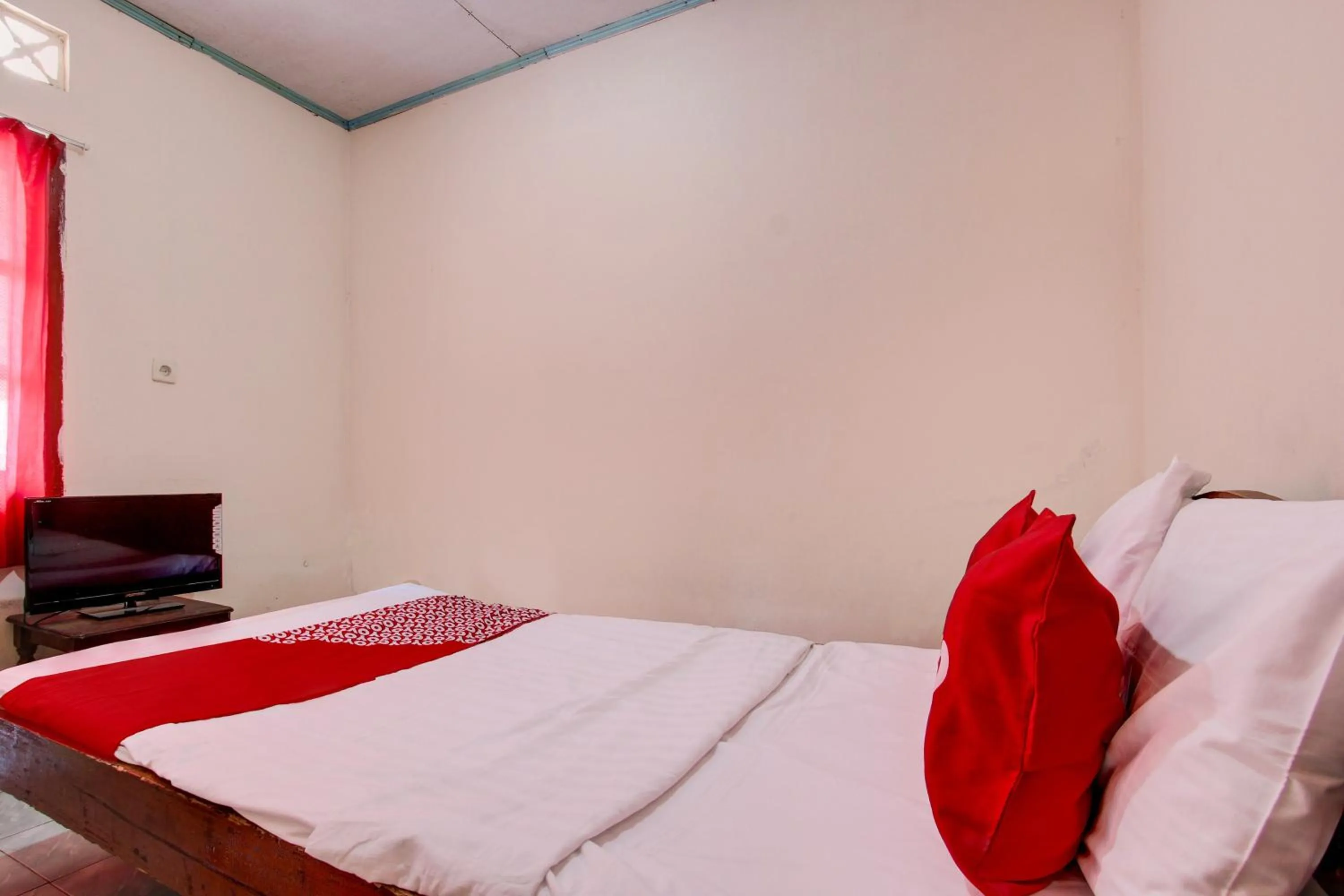 Bedroom, Bed in Hotel O Pondok Wisata Sekar KemuningNearWonogondang Camp ( Bumi Perkemahan Wonogondang )