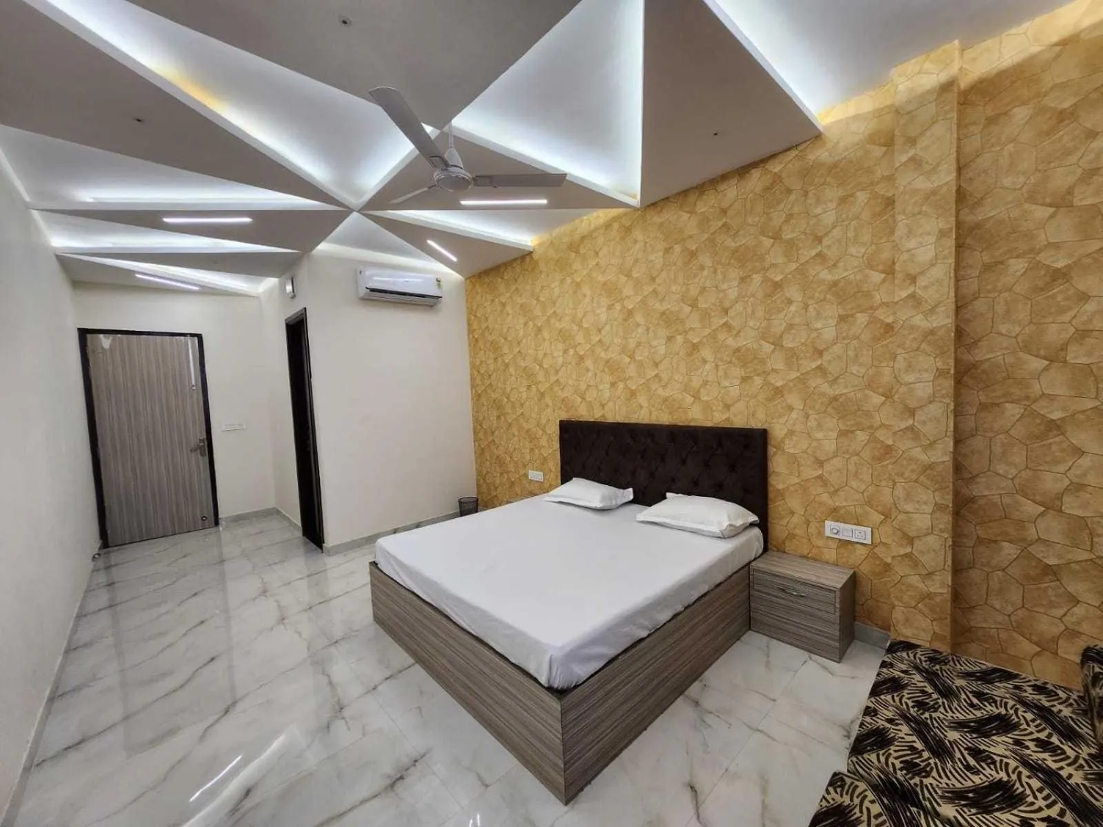 Bedroom, Bed in Hotel O MG HOTEL