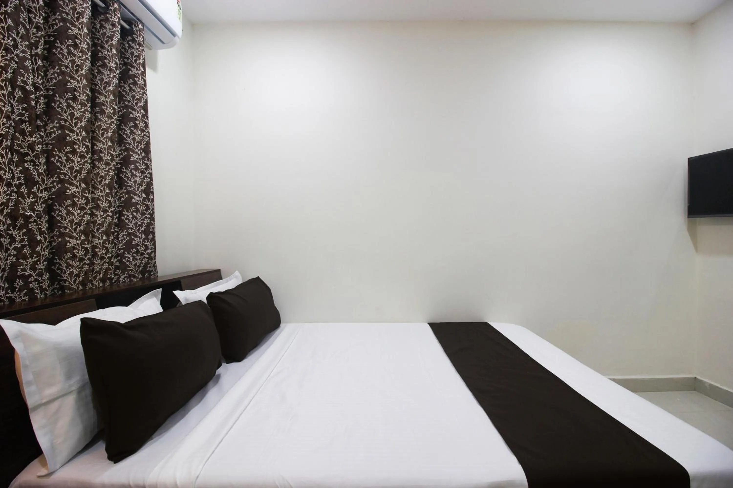 Bedroom, Bed in Collection O Stayo