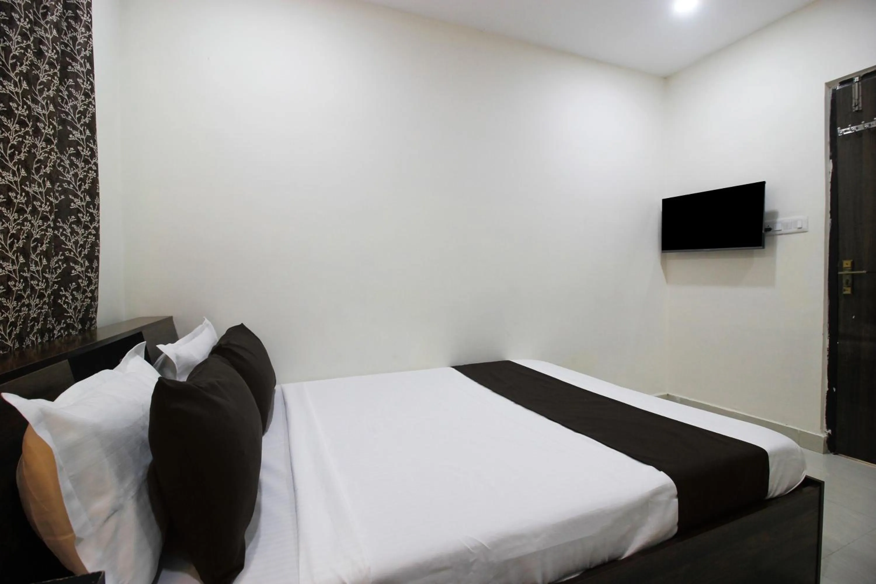 Bedroom, Bed in Collection O Stayo