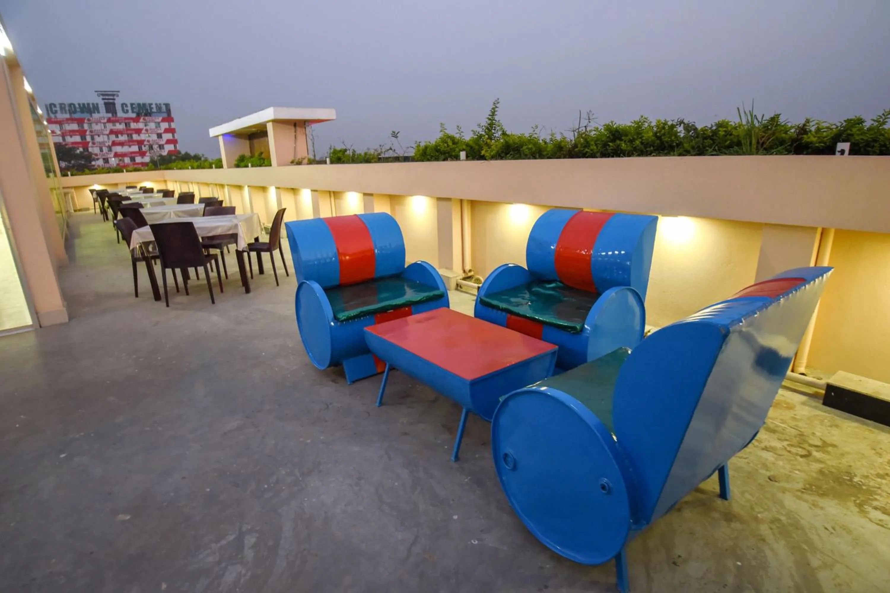 Restaurant/places to eat in Hotel Ali Plaza