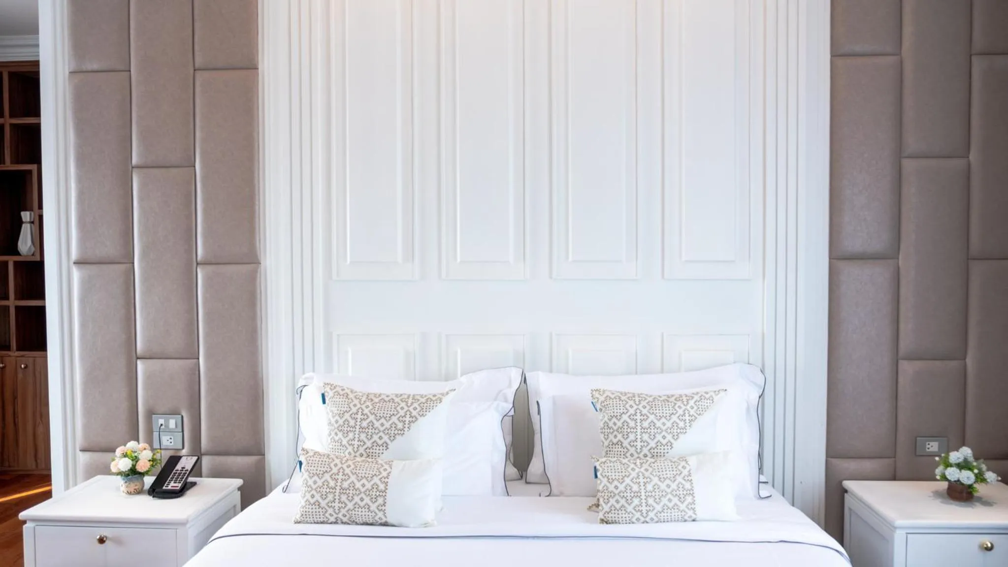 Guests, Bed in Mintra Hotel Vientiane