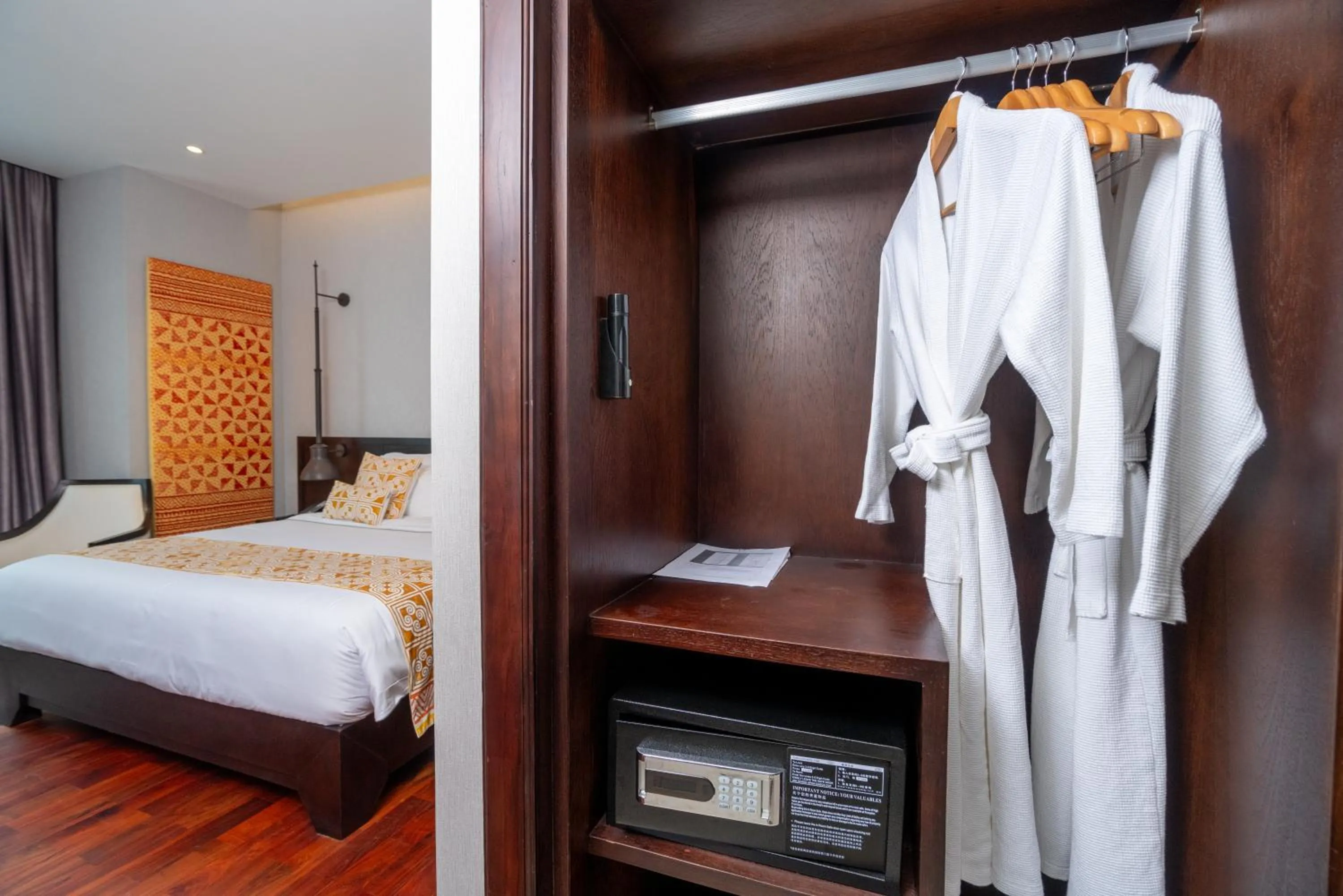 safe, Bed in Mintra Hotel Vientiane