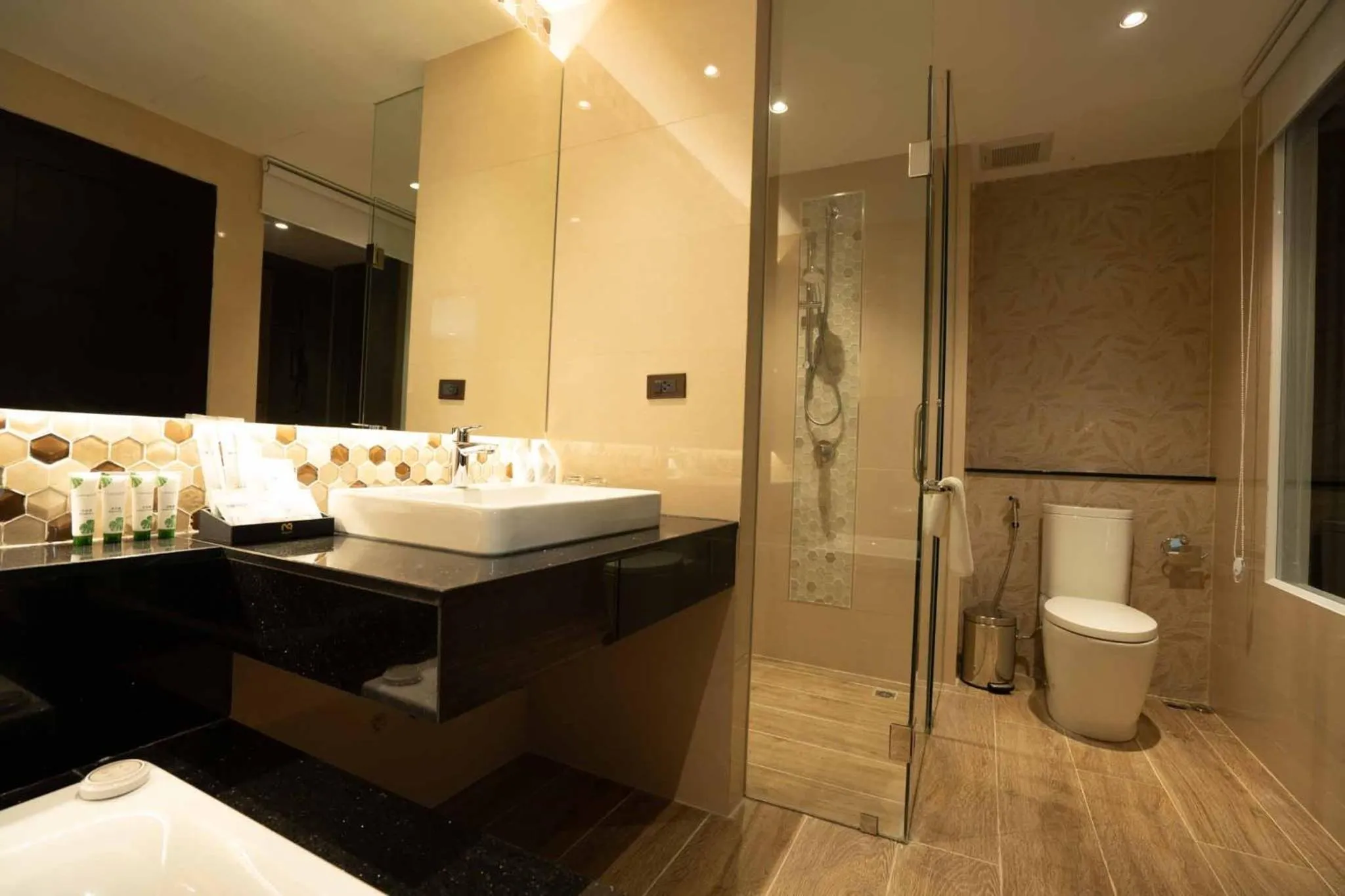 Shower in Mintra Hotel Vientiane