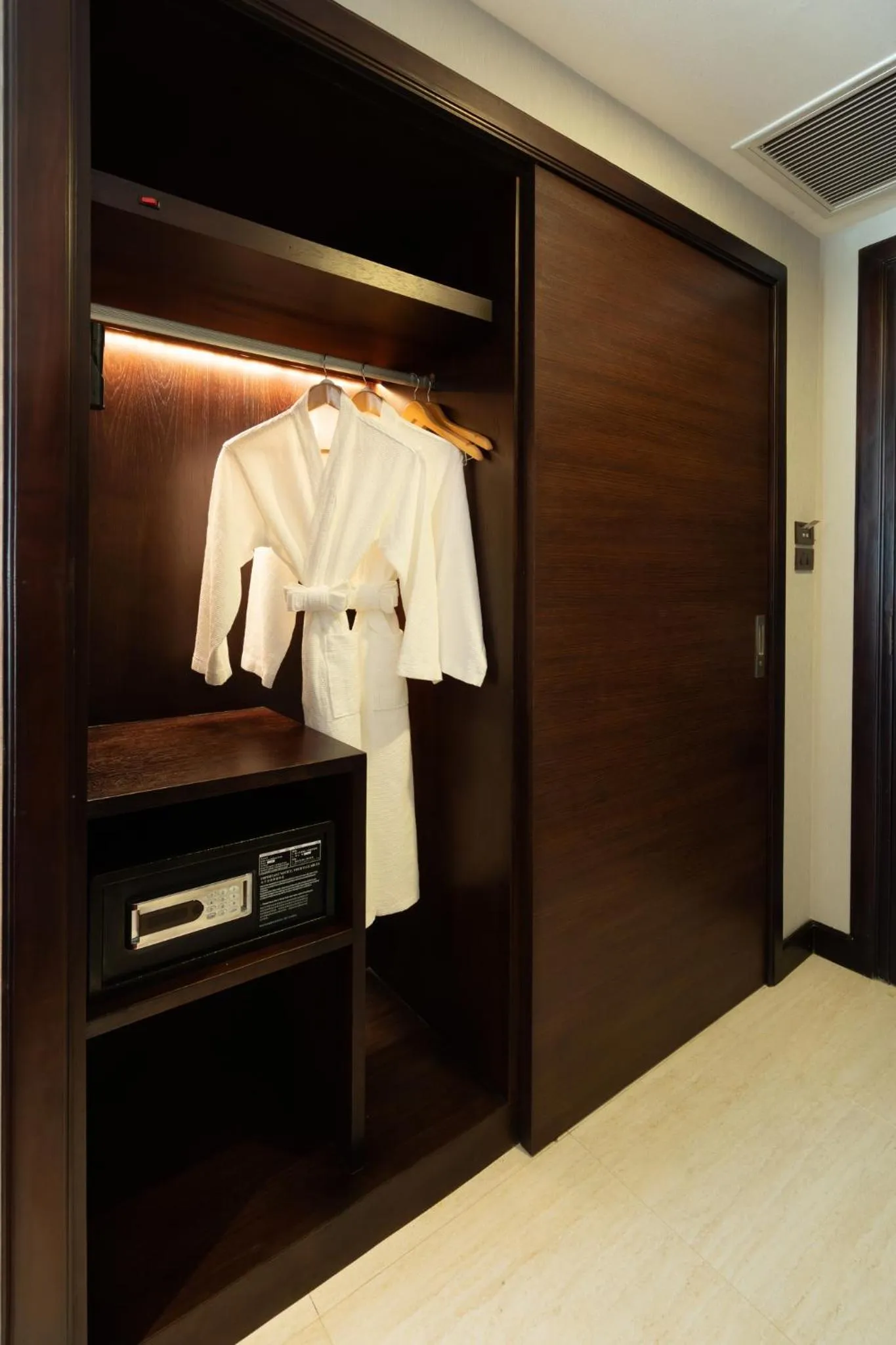 Mintra Hotel Vientiane