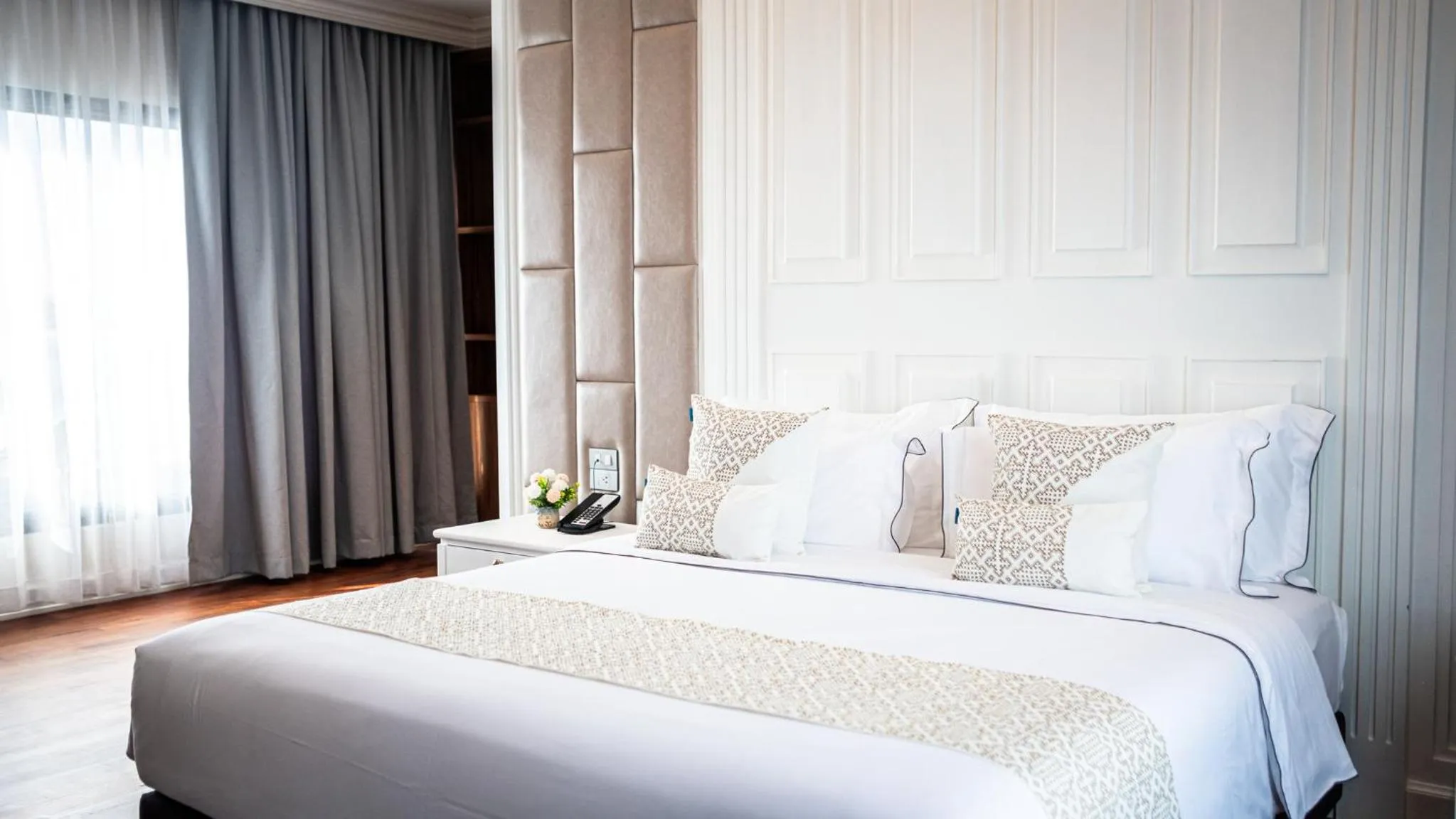 Guests, Bed in Mintra Hotel Vientiane