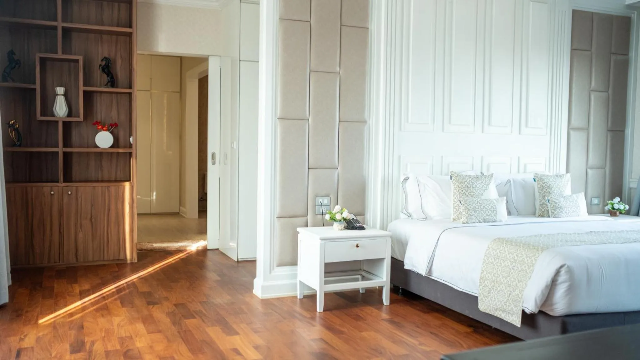 Guests, Bed in Mintra Hotel Vientiane