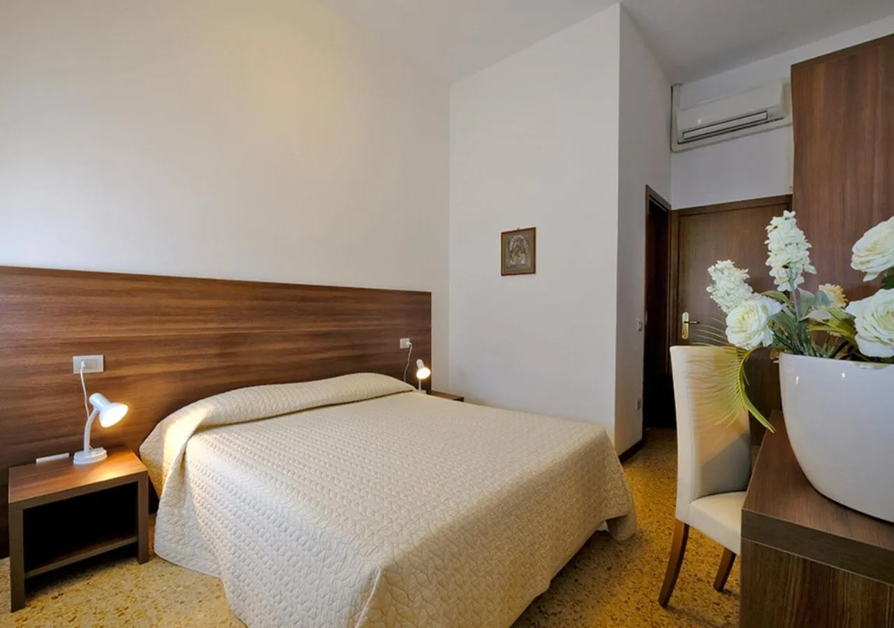 Bathroom, Bed in Locanda Al Santuario