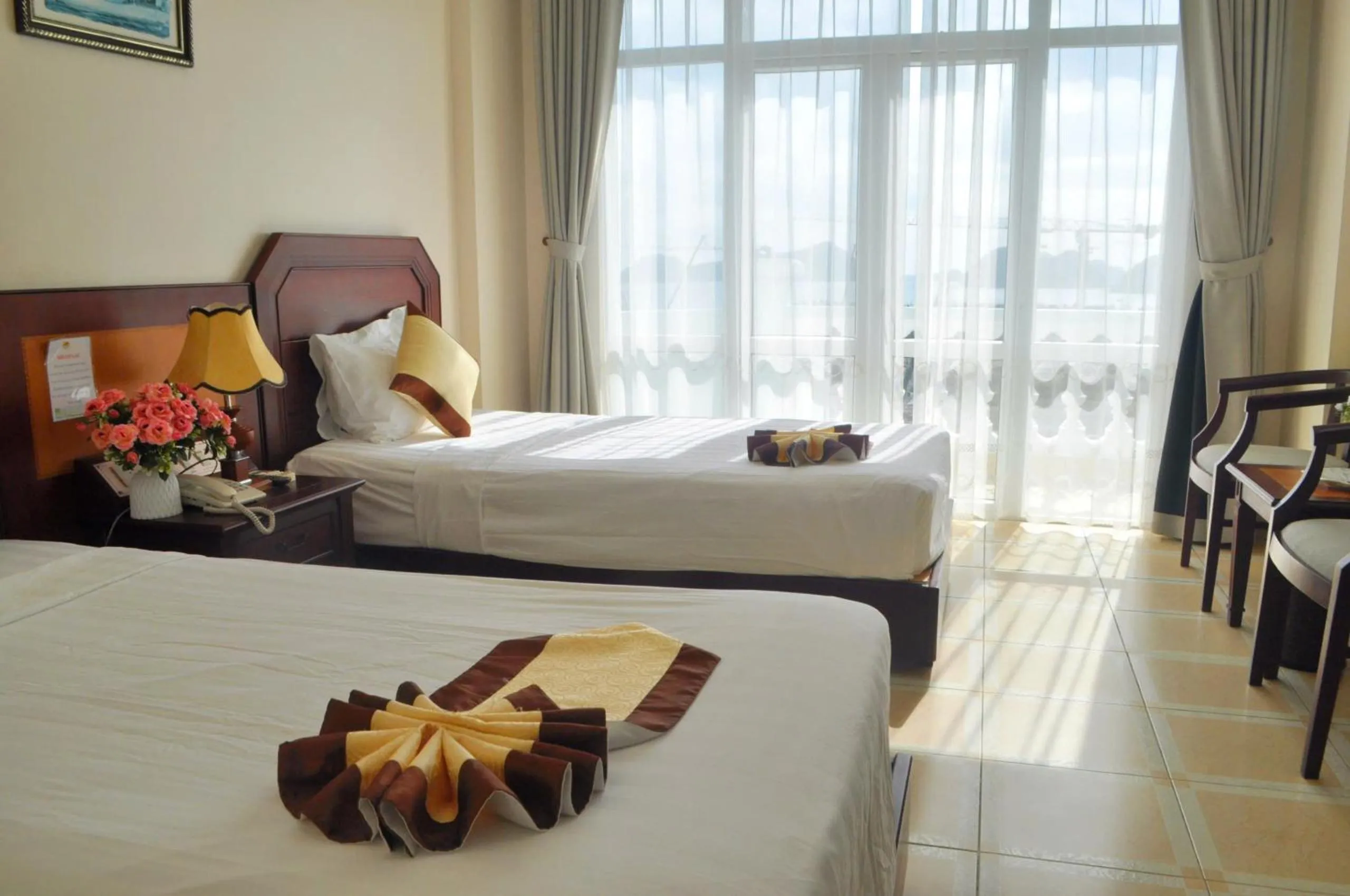 Bed in Hung Long Harbour Hotel