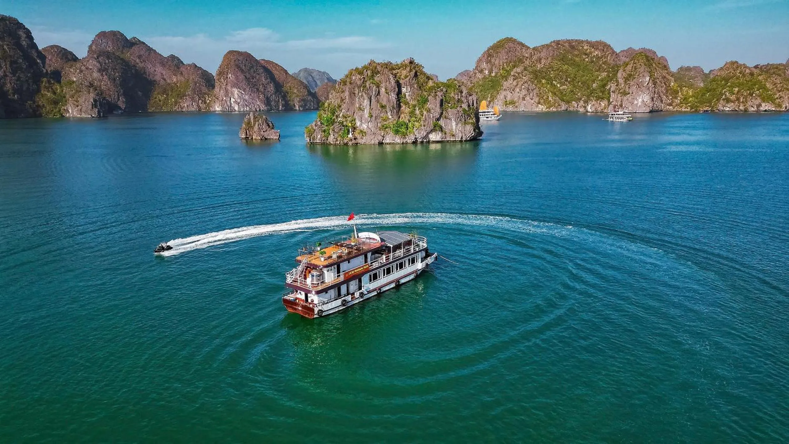 Nearby landmark in Hung Long Harbour Hotel