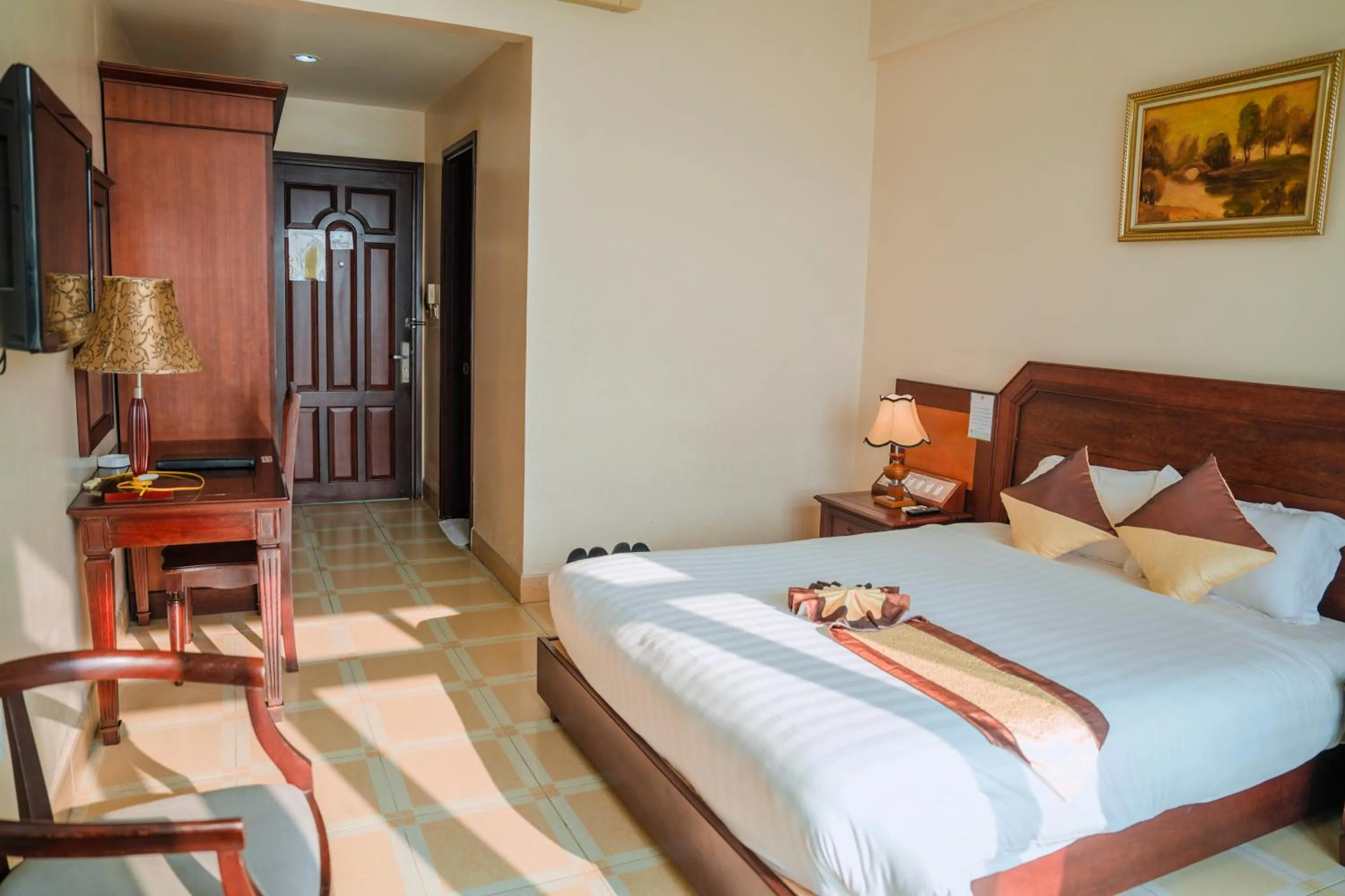 Bed in Hung Long Harbour Hotel