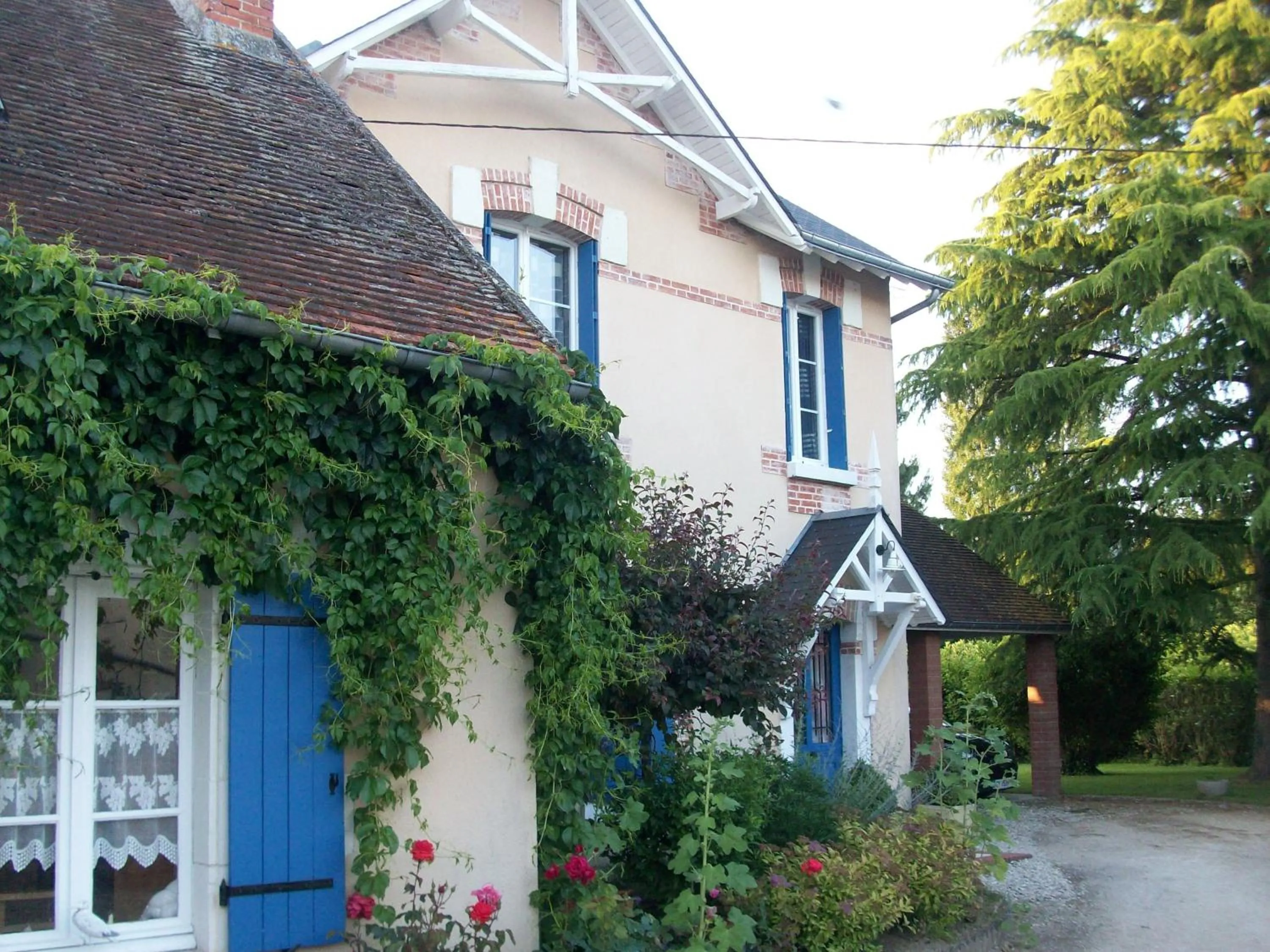 Facade/entrance in Loire, Châteaux, et Vignes