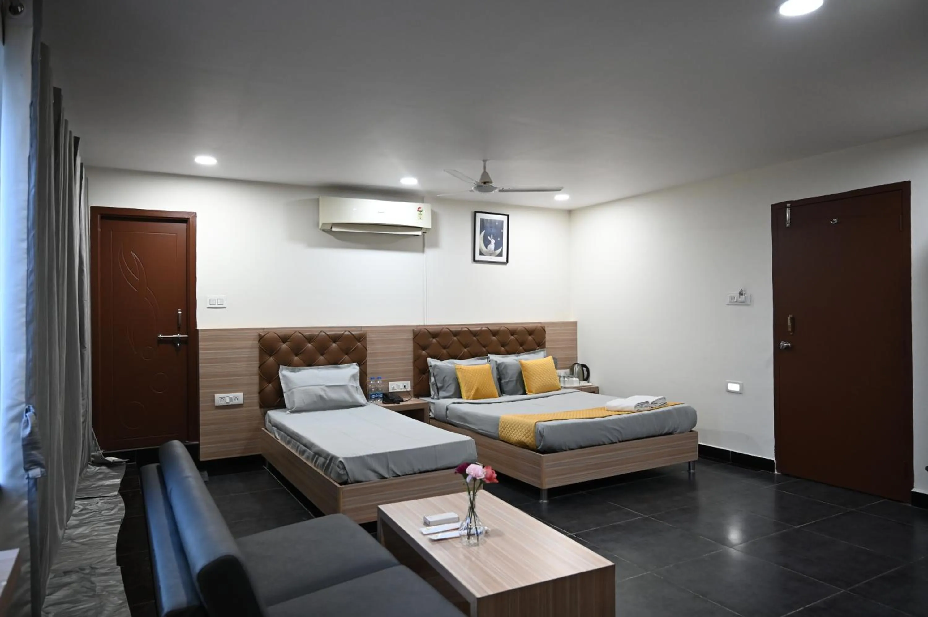 Bed in Hotel Supraja Yellow Bells