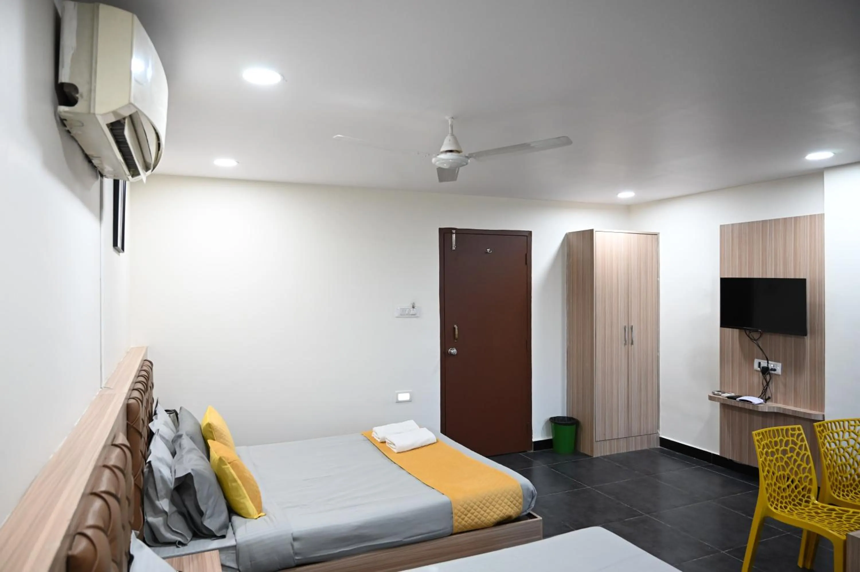 Bed in Hotel Supraja Yellow Bells