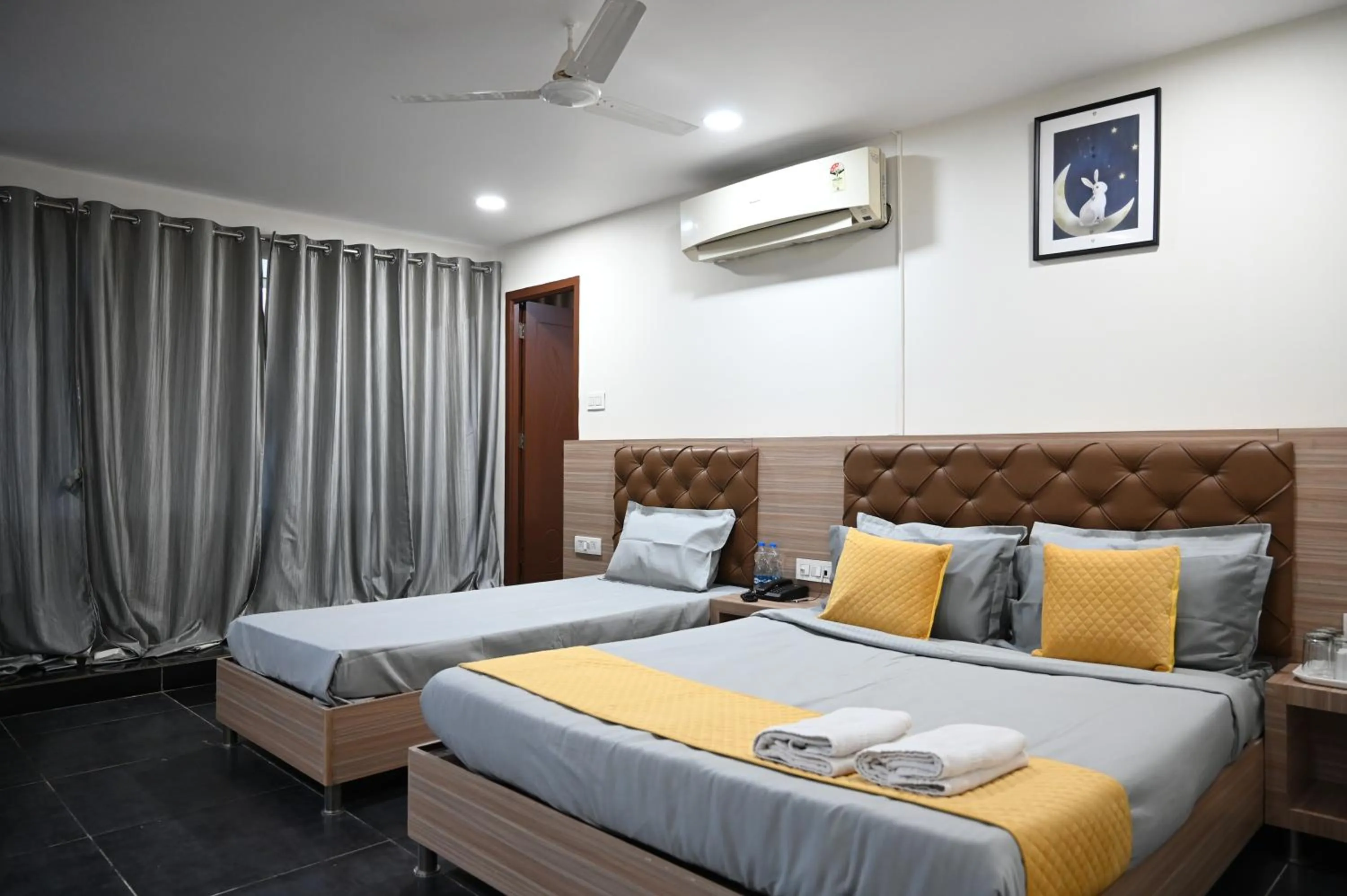 Bed in Hotel Supraja Yellow Bells