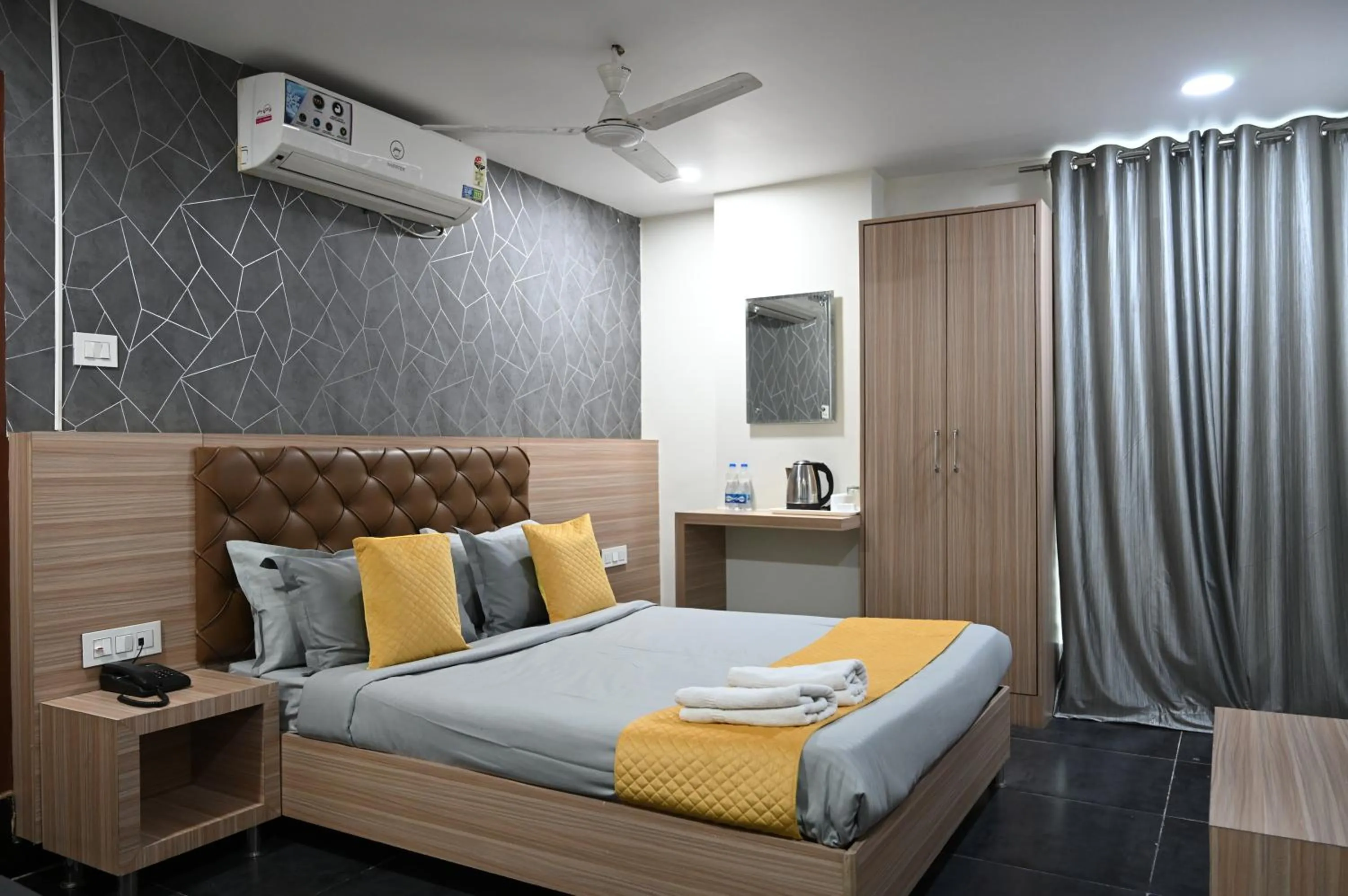 Bed in Hotel Supraja Yellow Bells