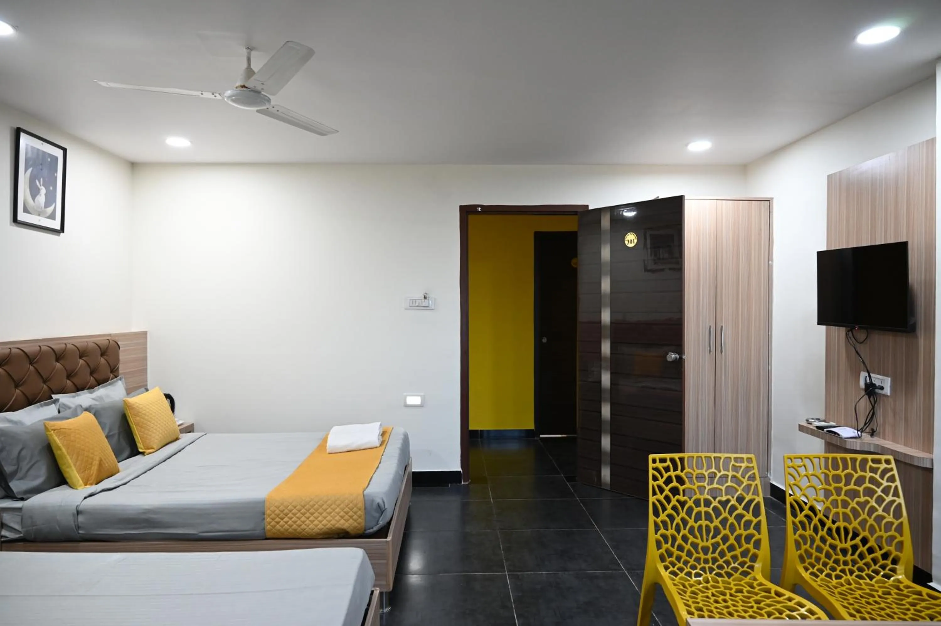 Bed in Hotel Supraja Yellow Bells