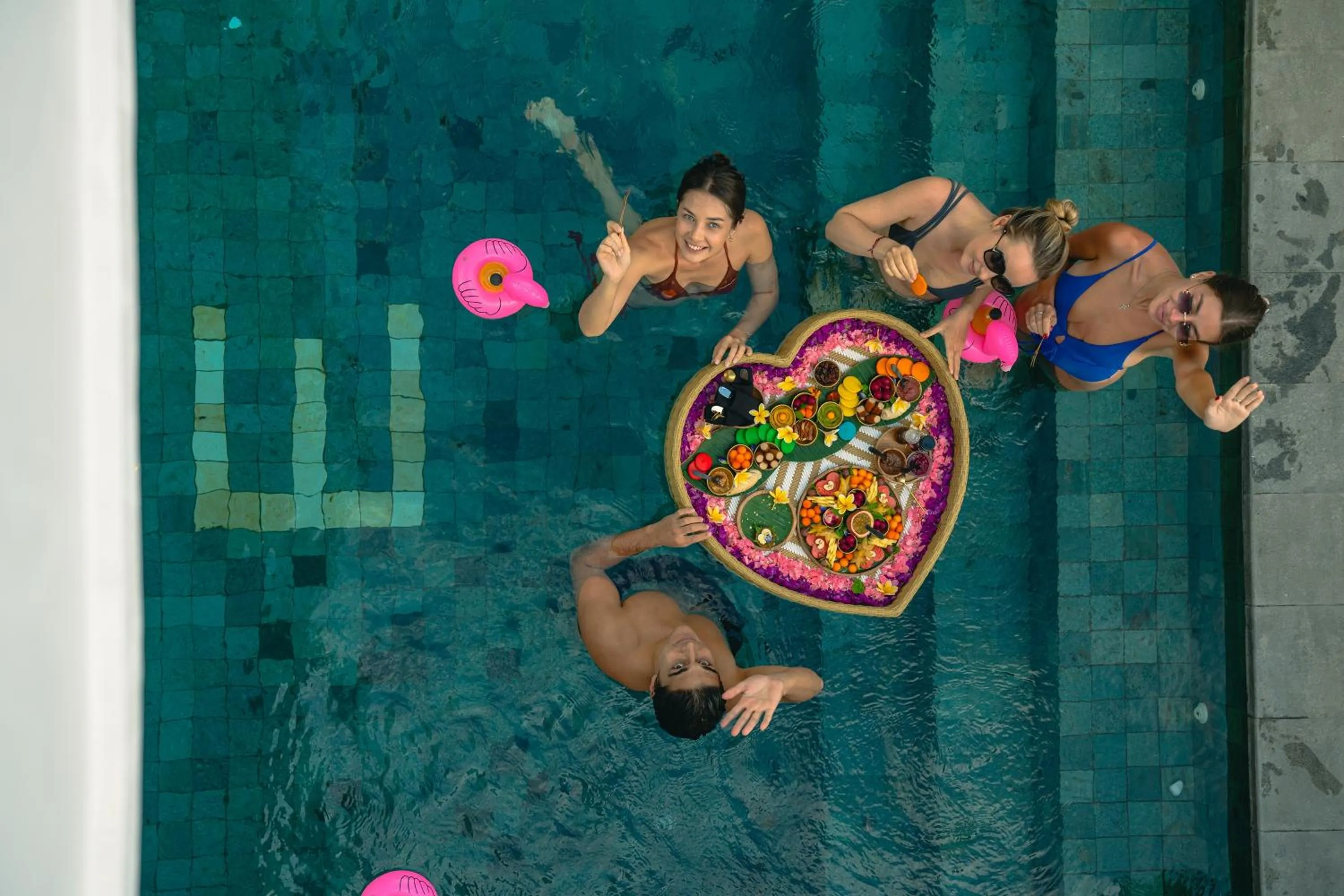 Swimming pool in The Simore