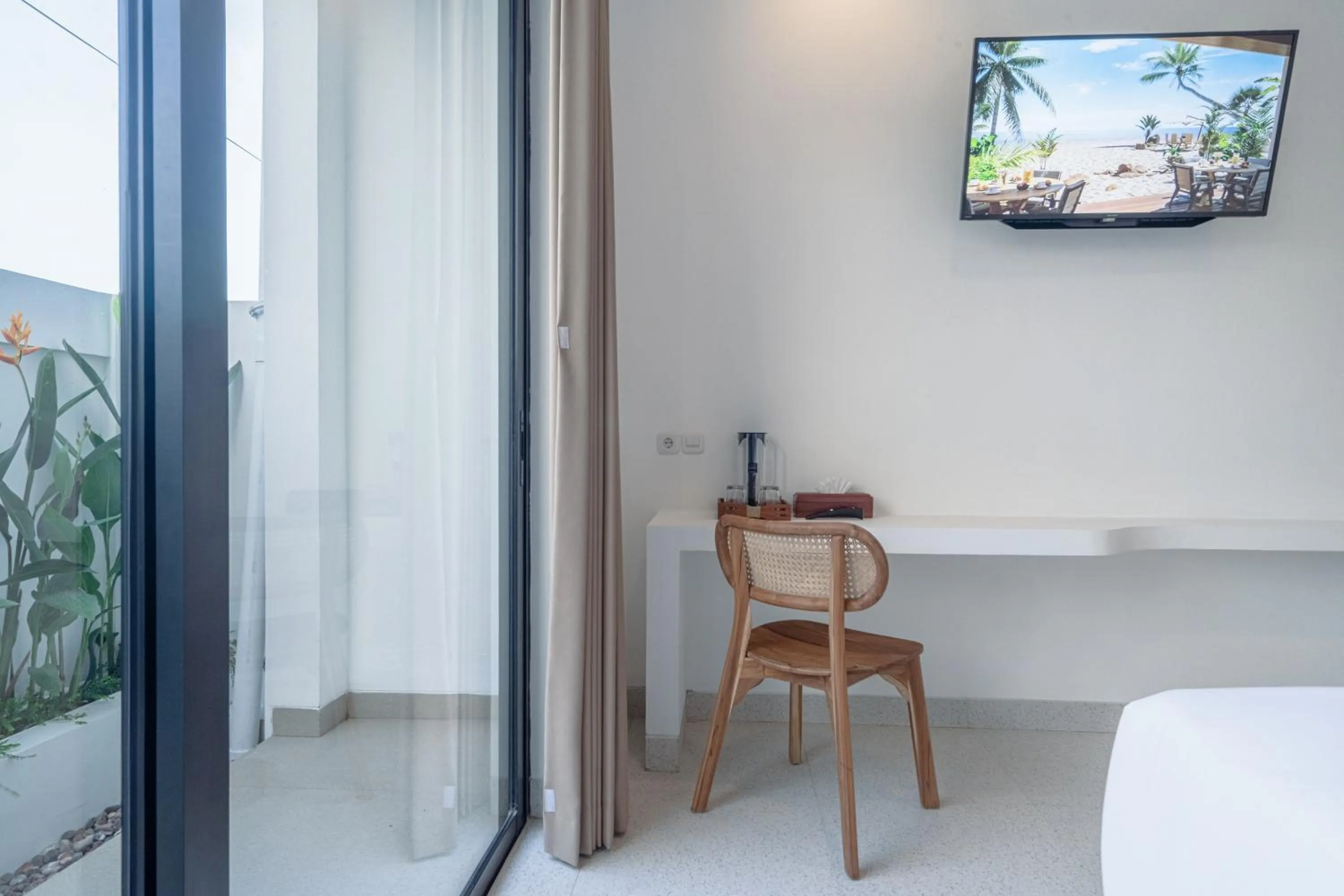 Photo of the whole room in The Simore