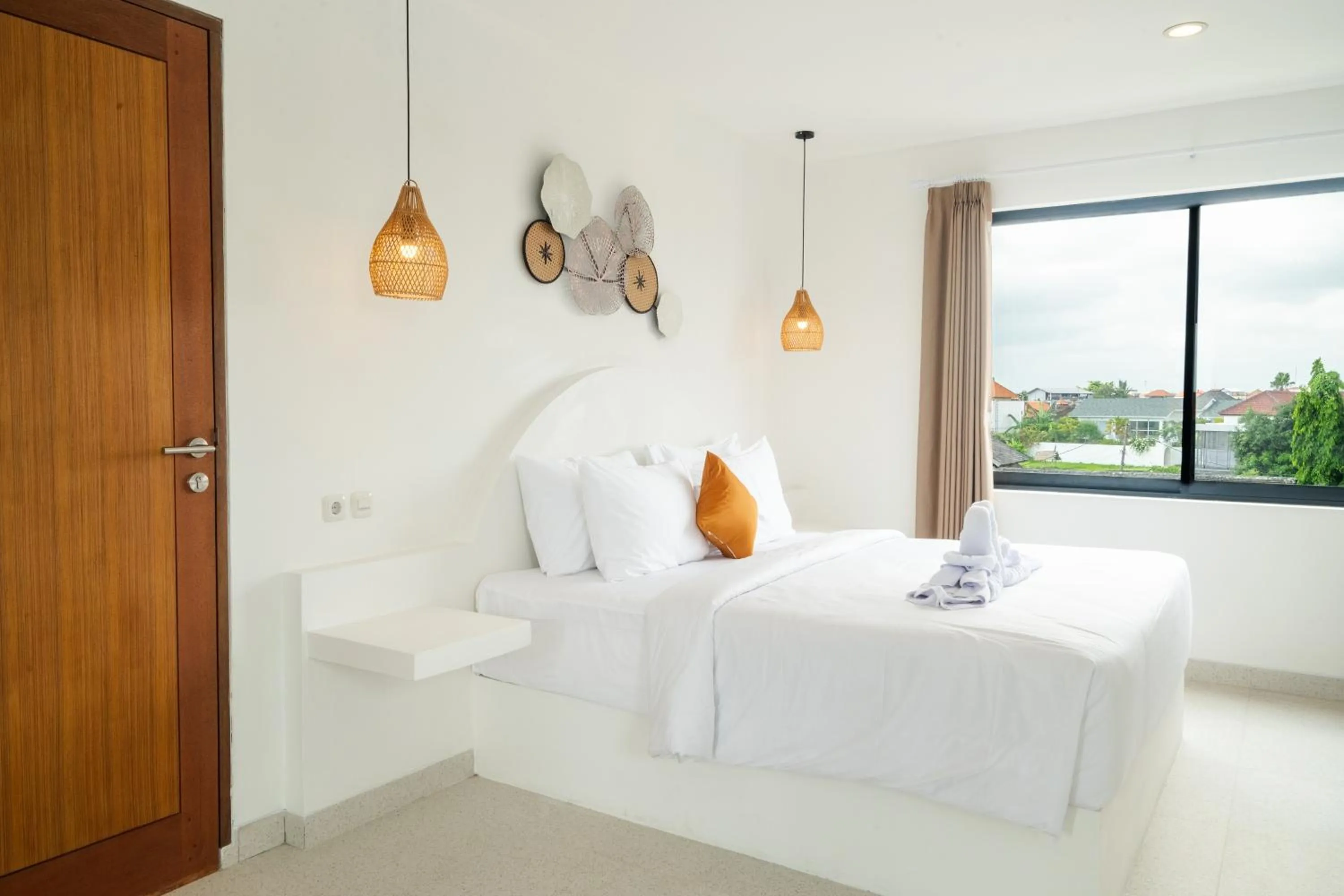 Photo of the whole room, Bed in The Simore