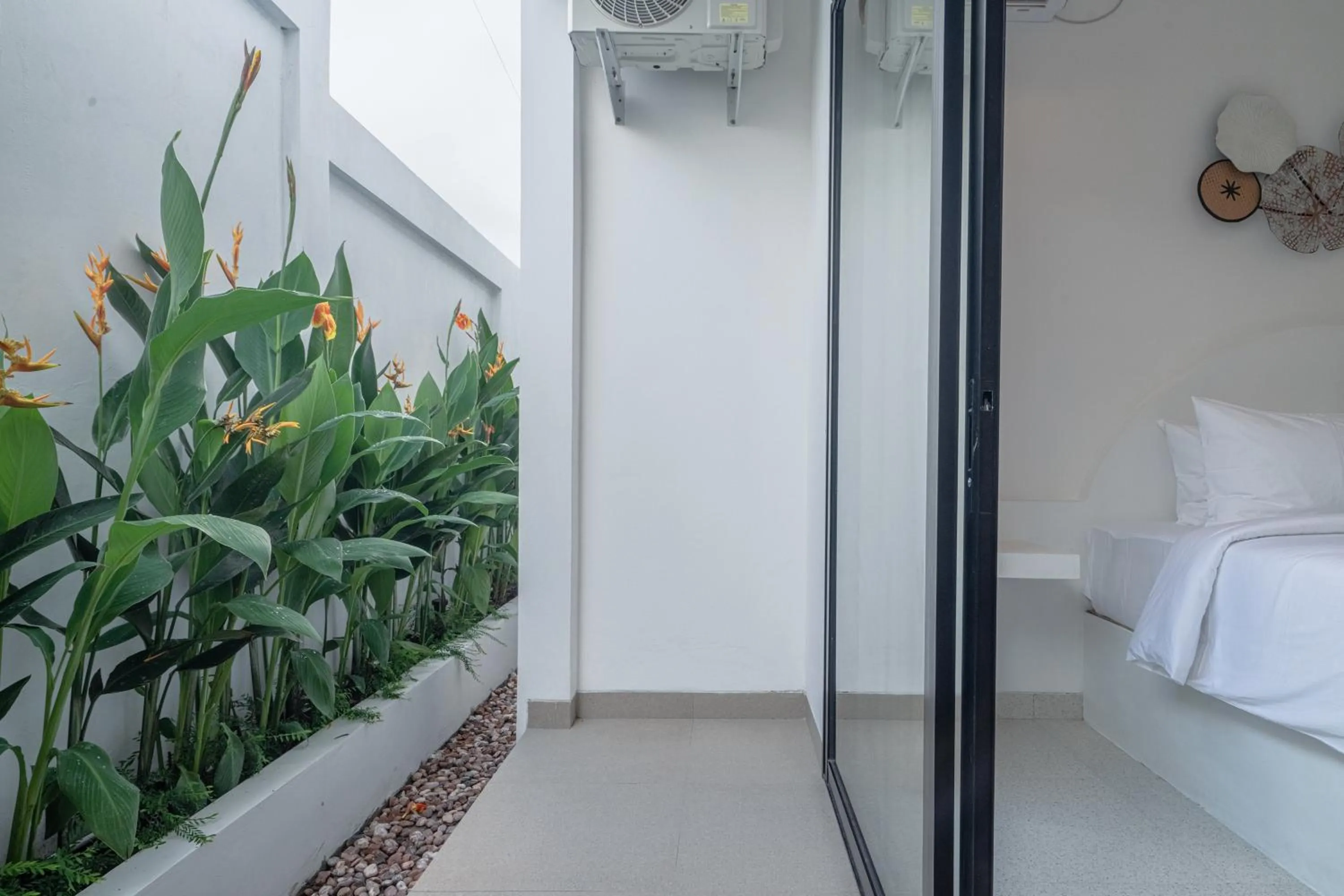 Photo of the whole room, Bed in The Simore