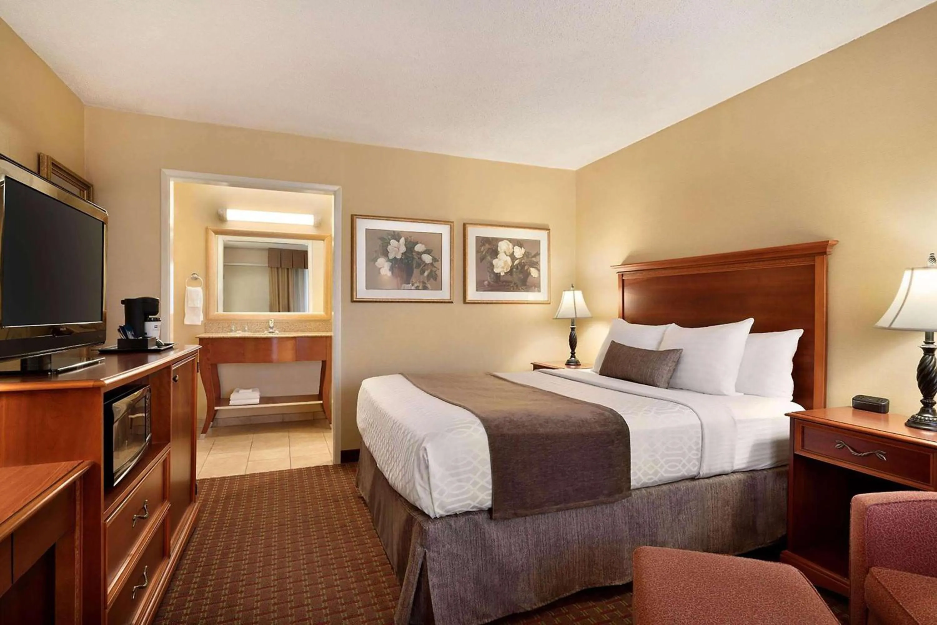 Photo of the whole room, Bed in Days Inn by Wyndham Culpeper