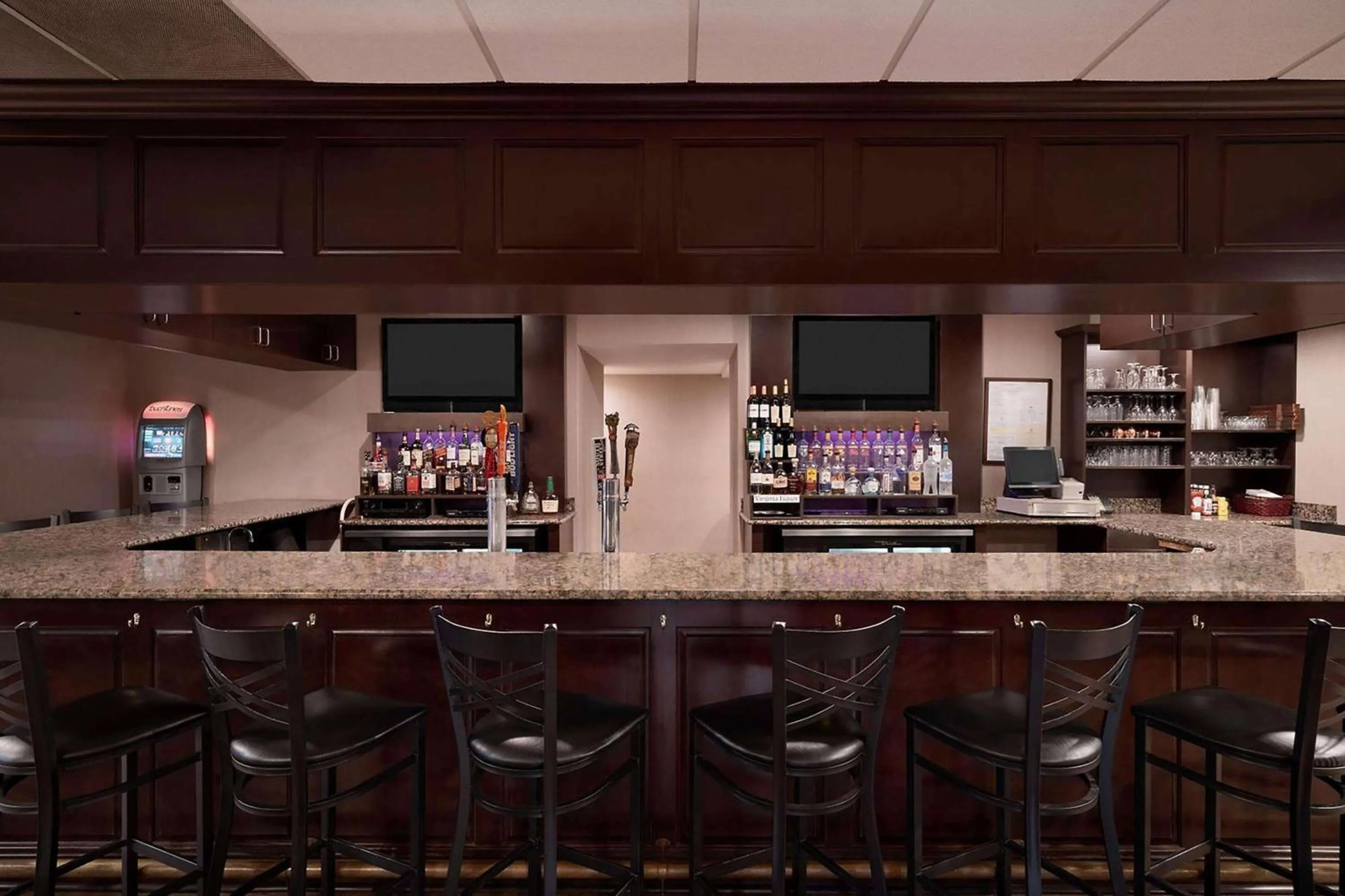 Lounge or bar in Days Inn by Wyndham Culpeper