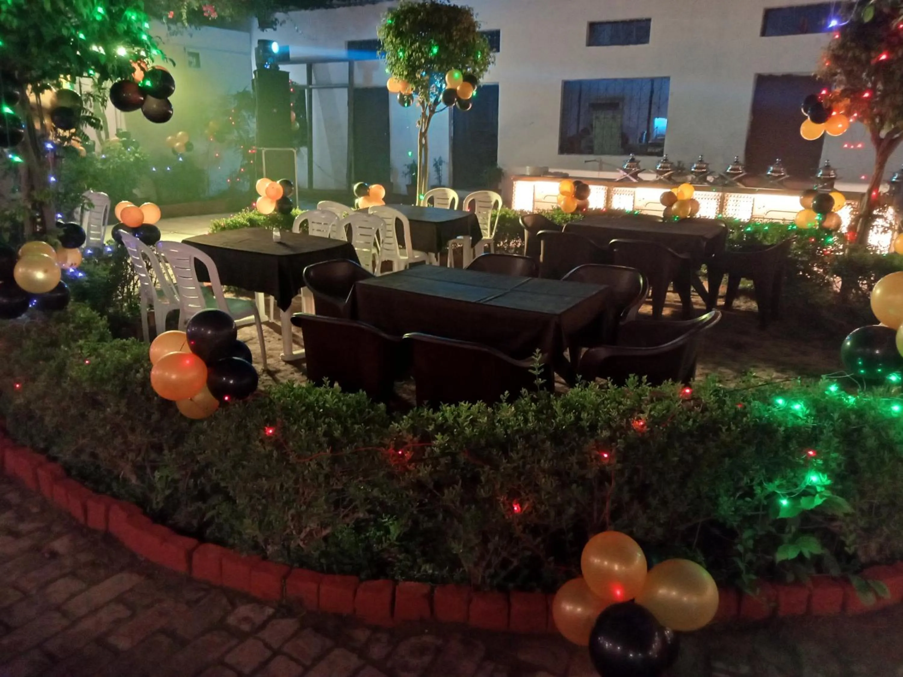 Night in HOTEL SHYAM PALACE INDIA AGRA