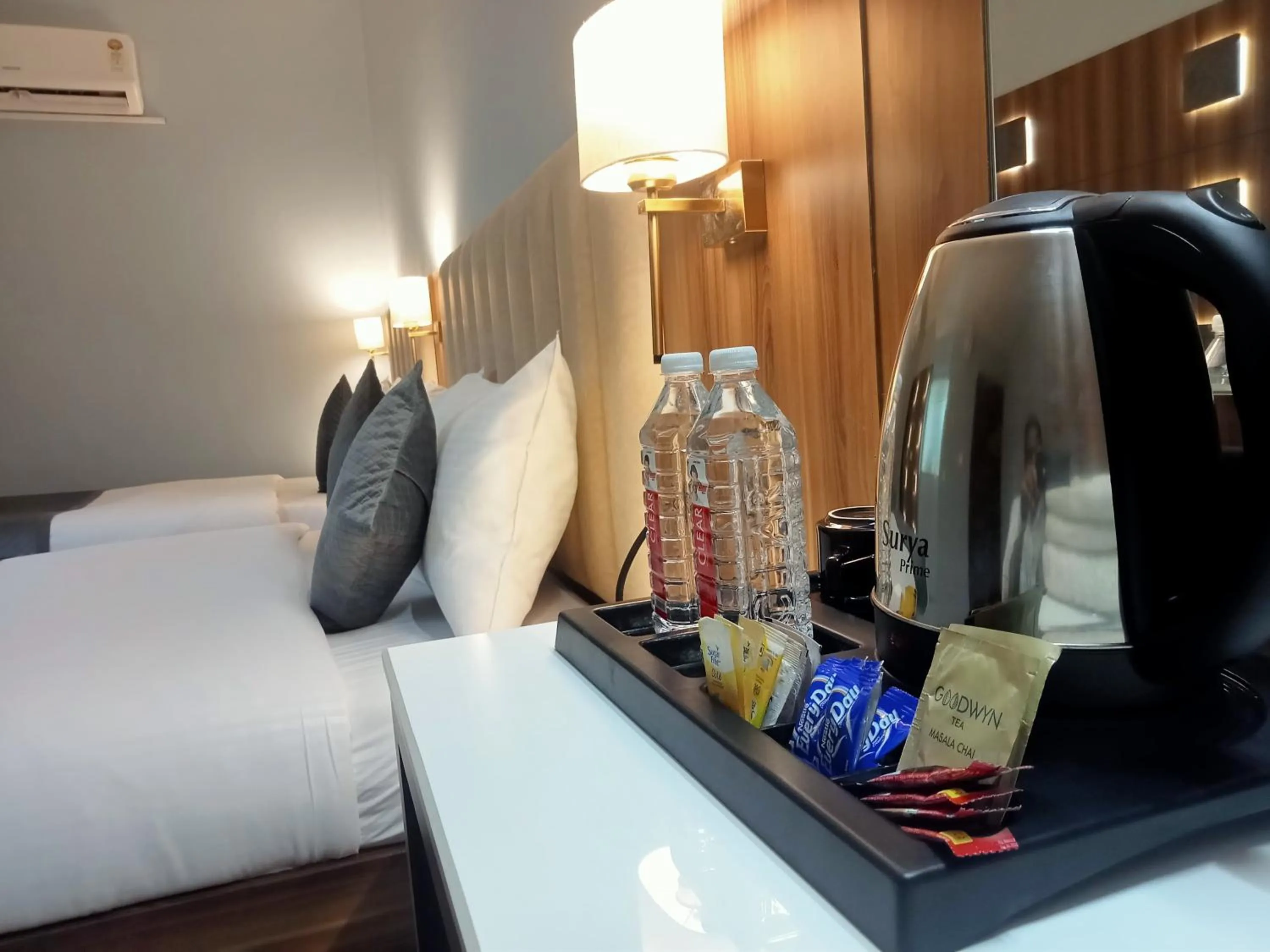 Coffee/tea facilities, Bed in HOTEL SHYAM PALACE INDIA AGRA