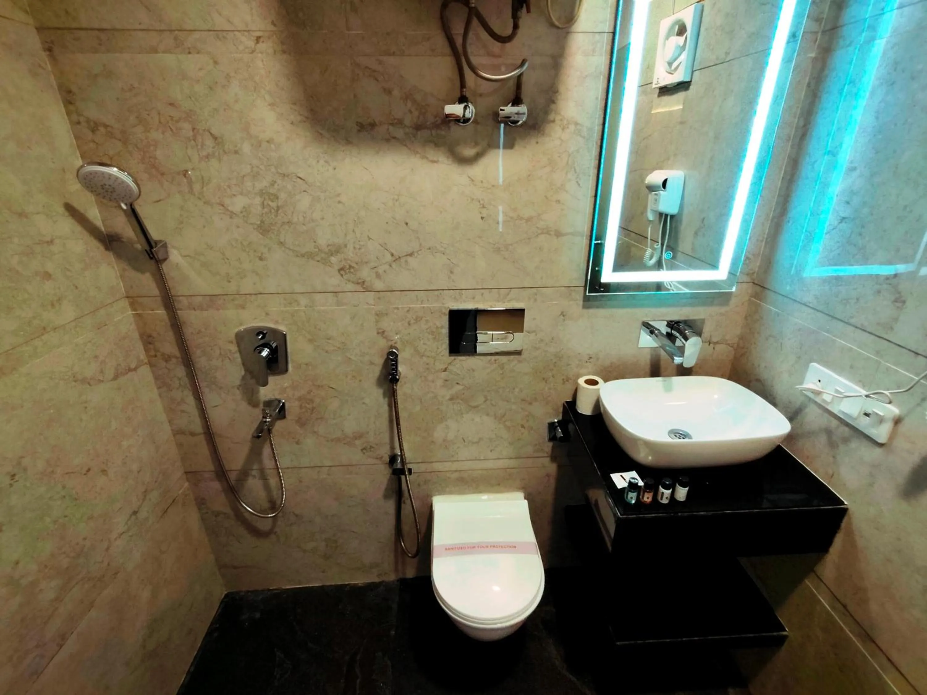 Bathroom in HOTEL SHYAM PALACE INDIA AGRA