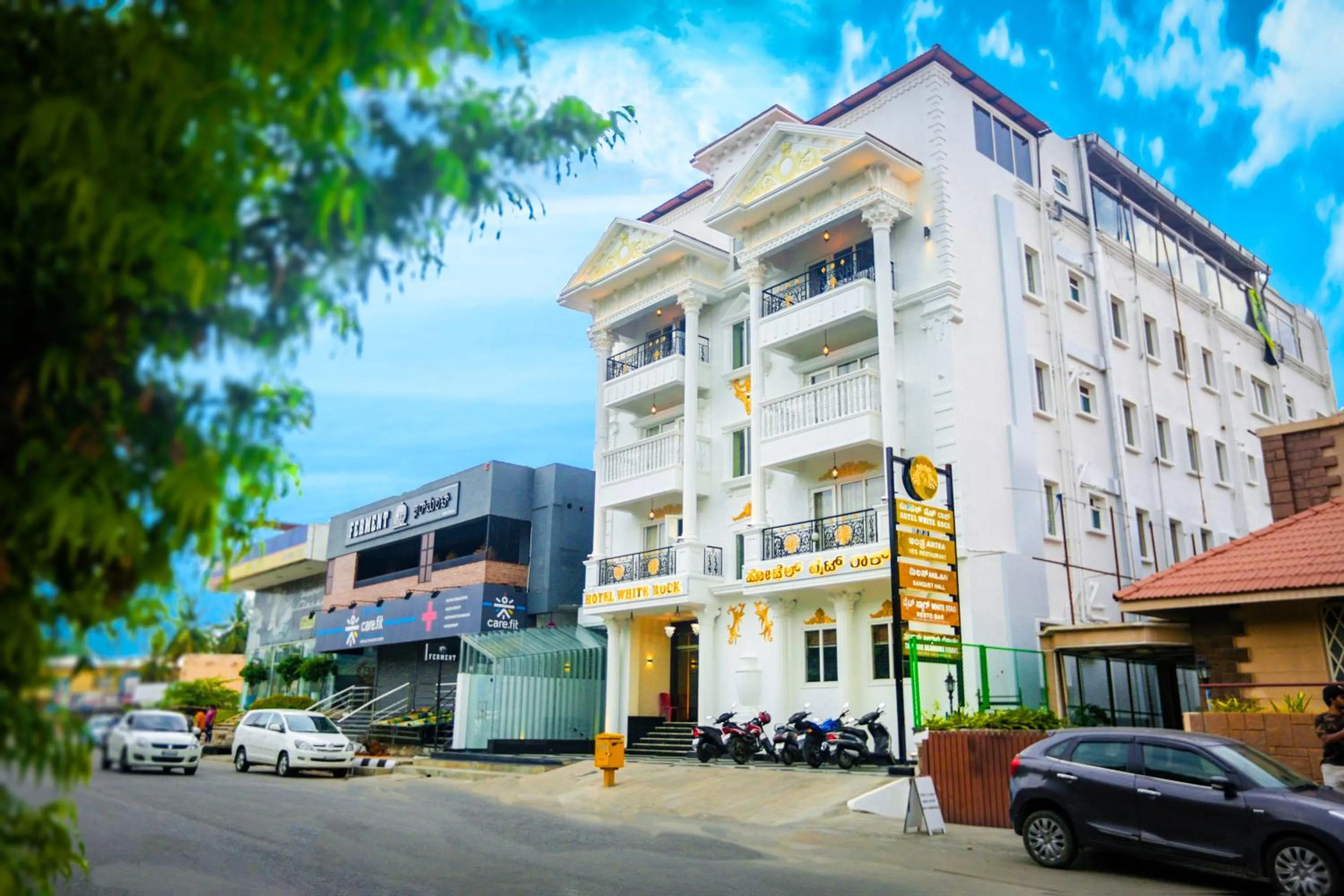 Property building in Hotel White Rock