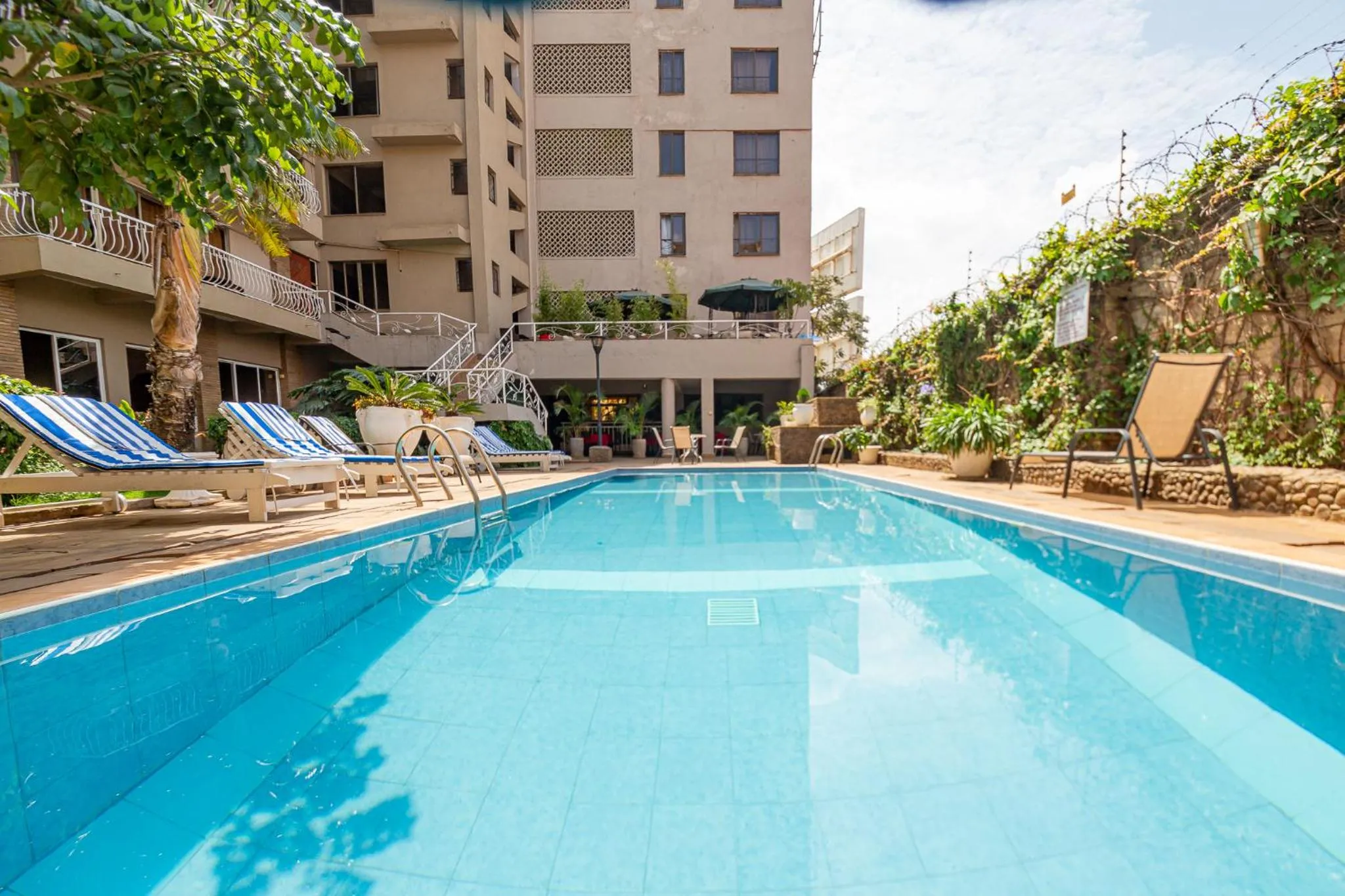 Property building in Eldon Apartments & Suites