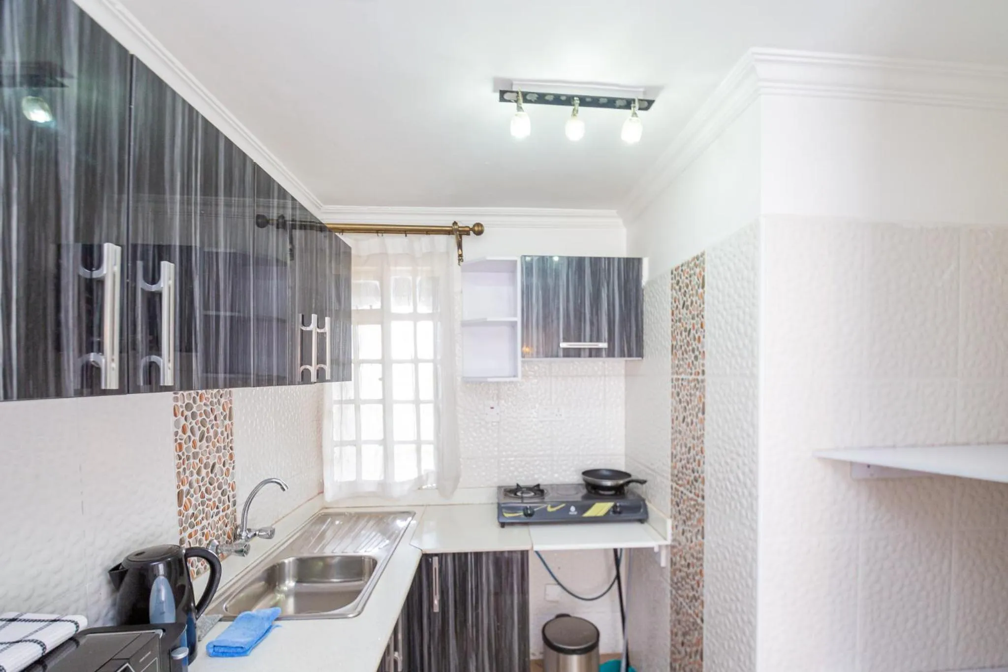 Kitchen or kitchenette in Eldon Apartments & Suites