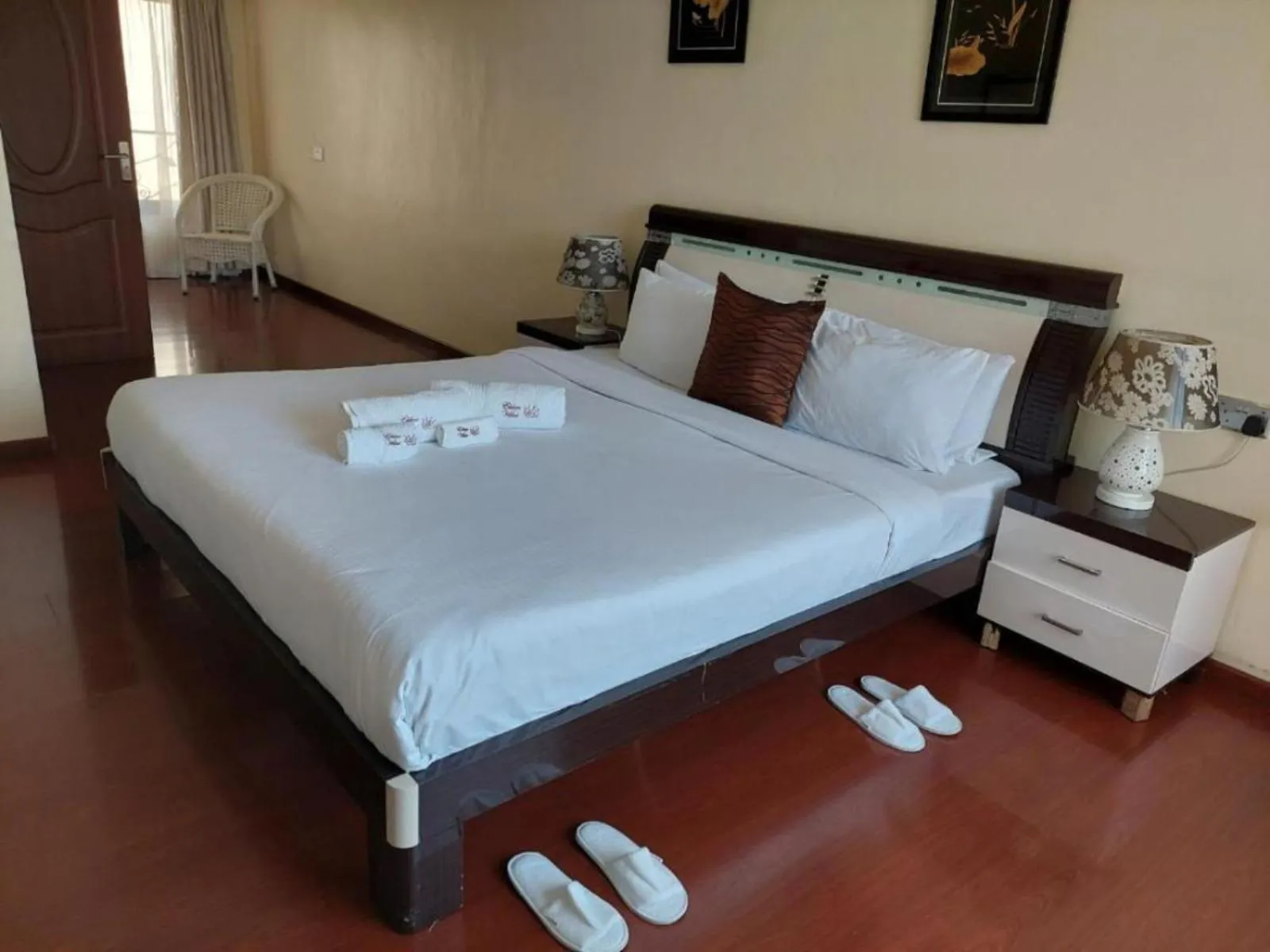Bed in Eldon Apartments & Suites