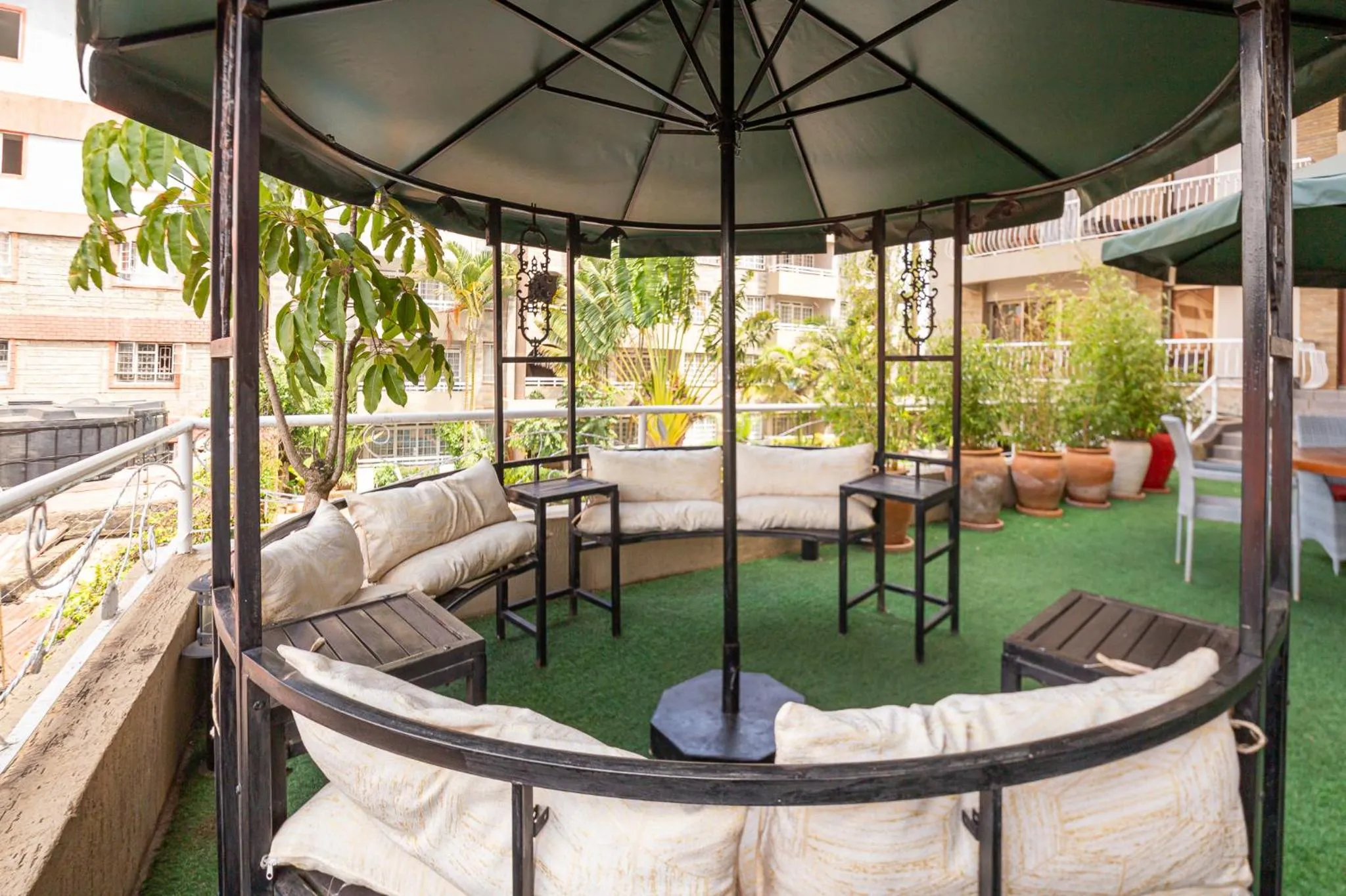 Day in Eldon Apartments & Suites