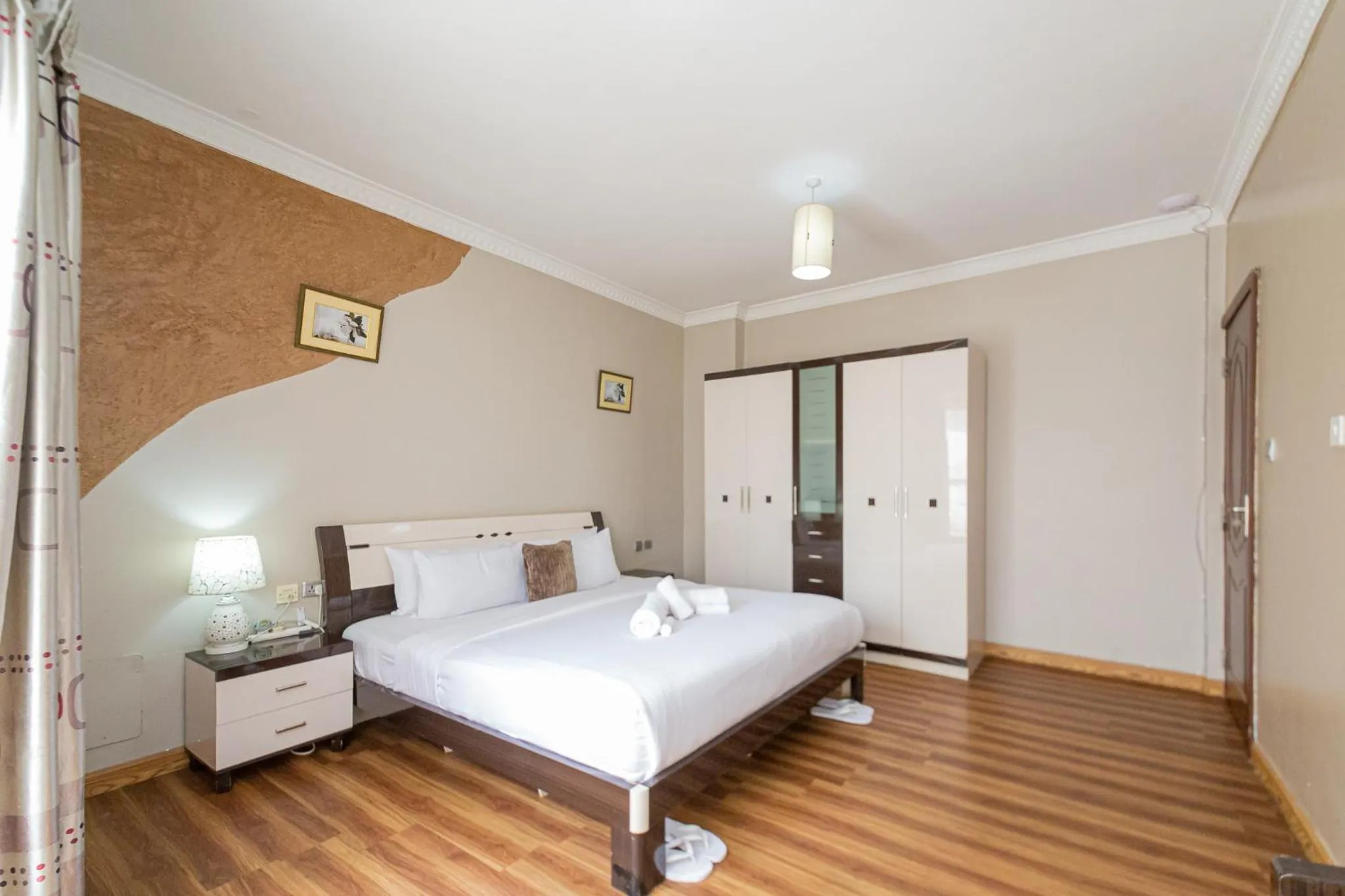 Bed in Eldon Apartments & Suites