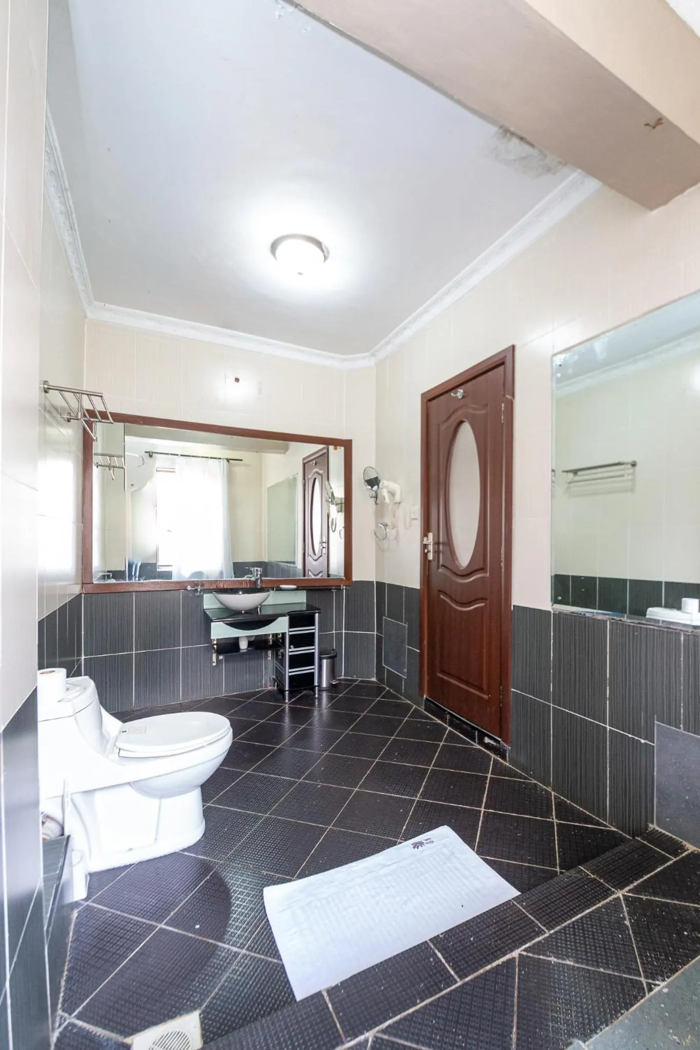 Shower in Eldon Apartments & Suites