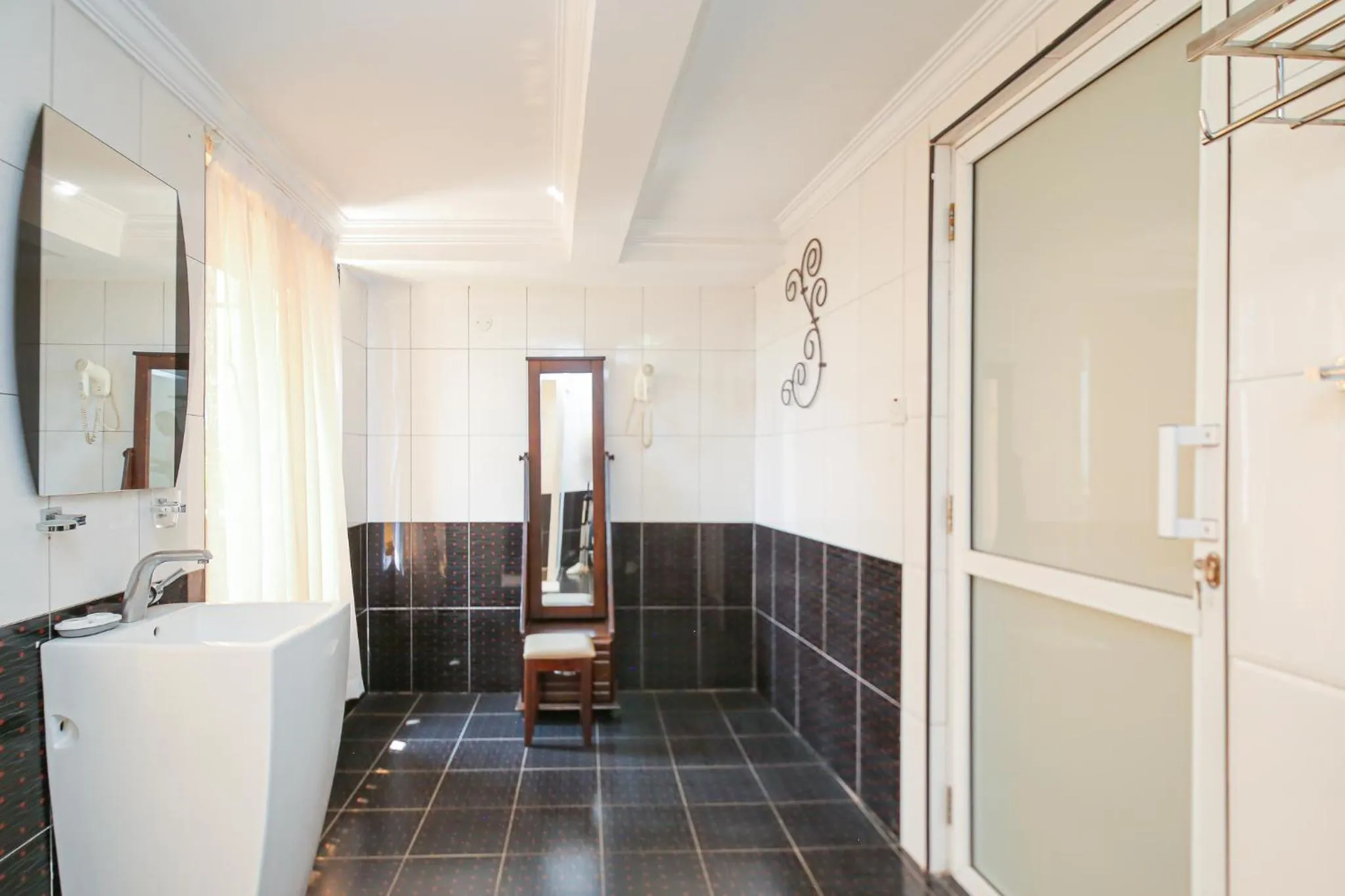 Shower in Eldon Apartments & Suites
