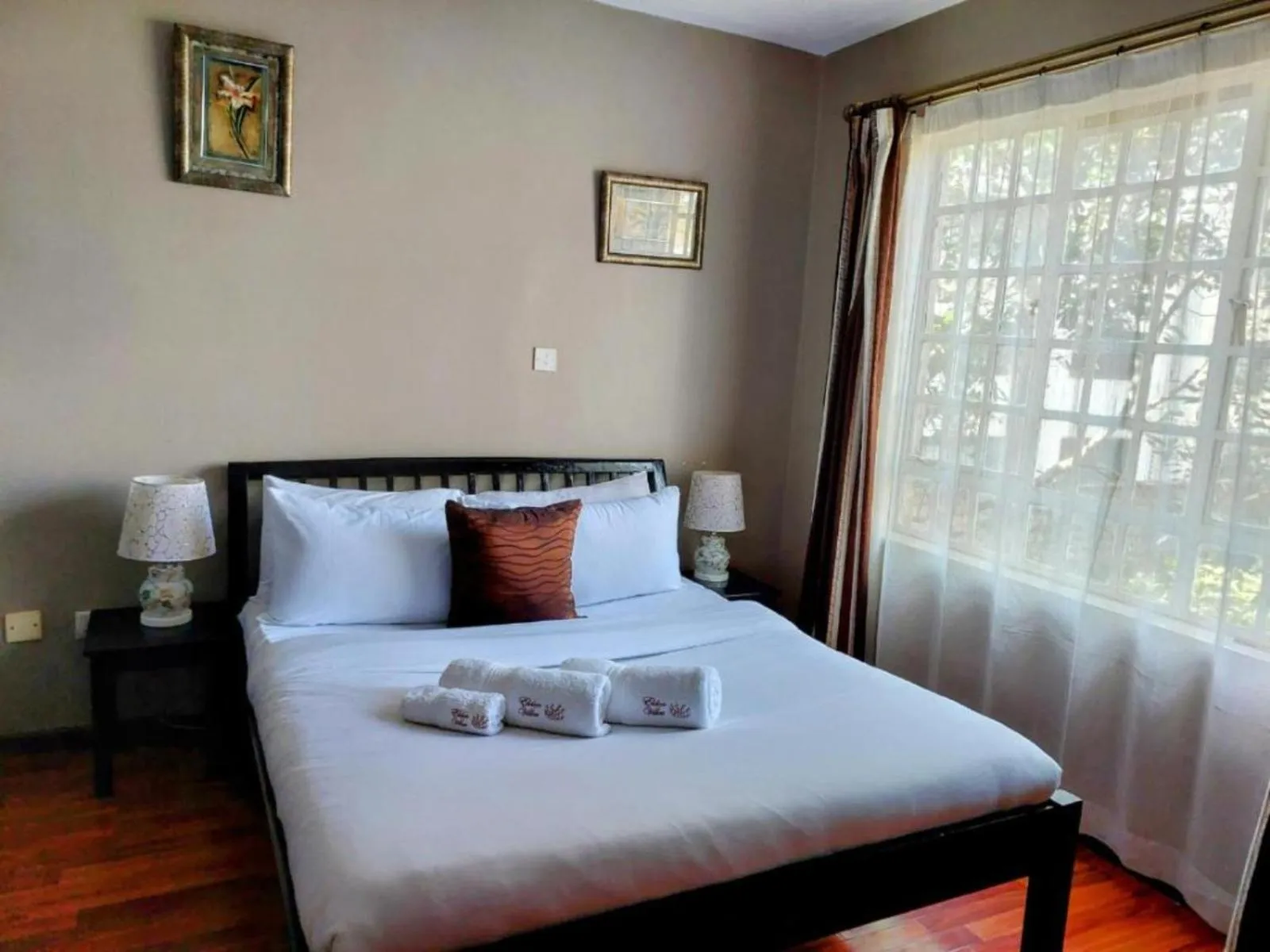 Bed in Eldon Apartments & Suites