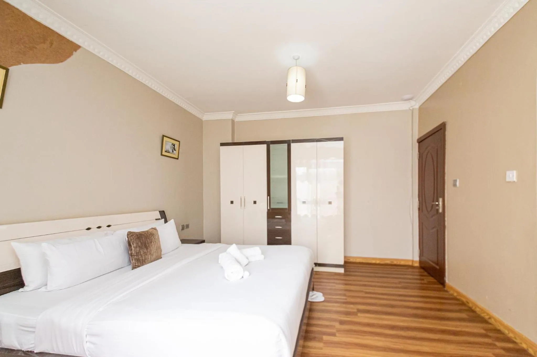 Bed in Eldon Apartments & Suites