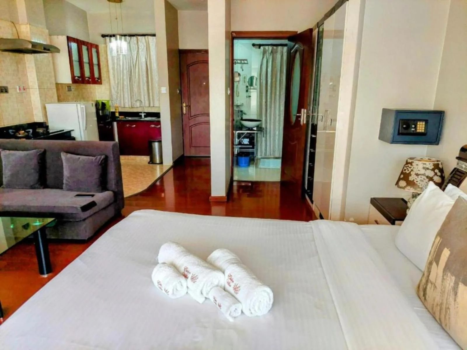 Bed in Eldon Apartments & Suites