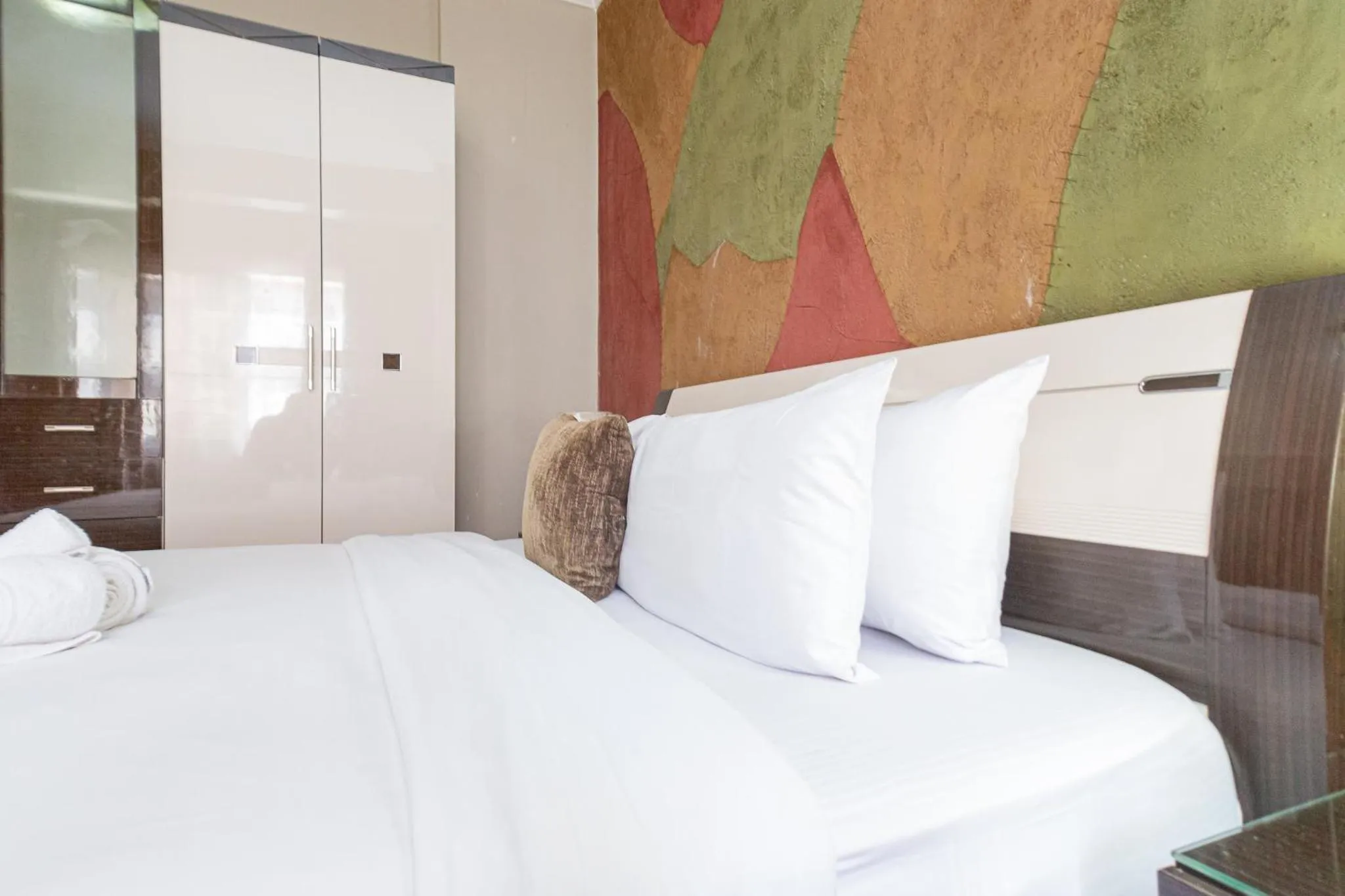 Bed in Eldon Apartments & Suites