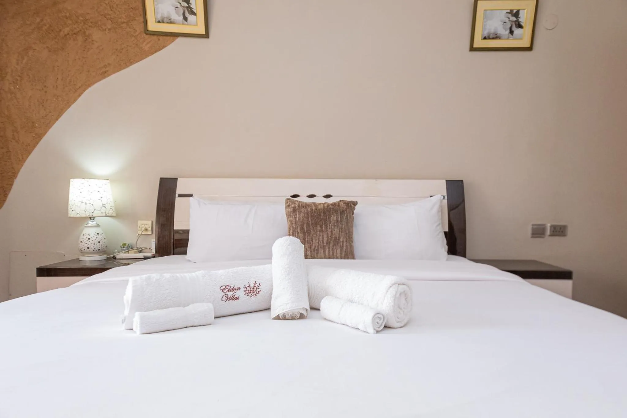 Bed in Eldon Apartments & Suites