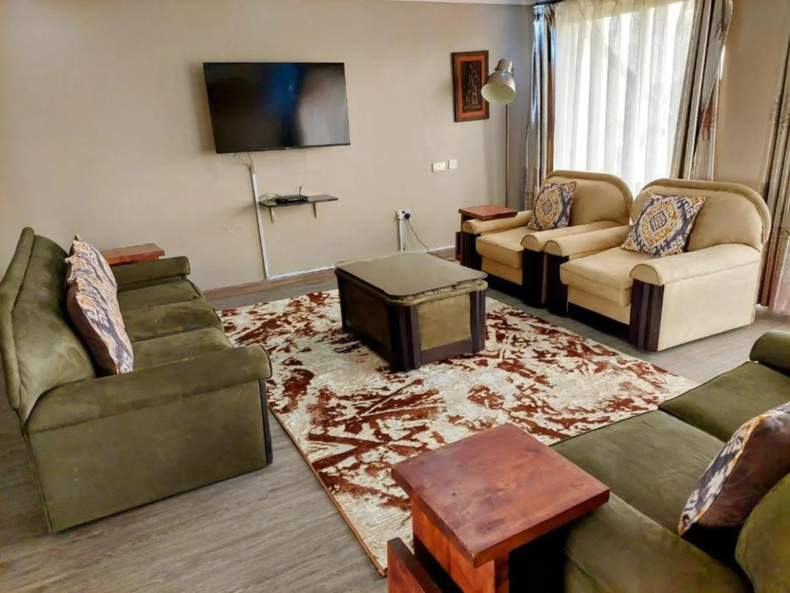 TV and multimedia in Eldon Apartments & Suites
