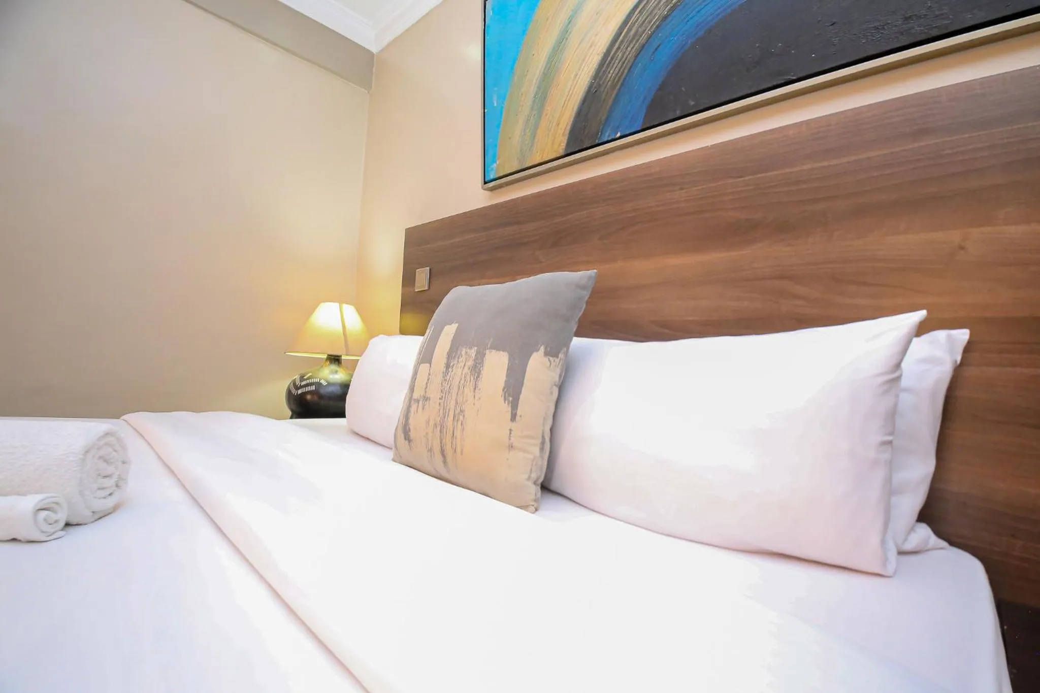 Bed in Eldon Apartments & Suites